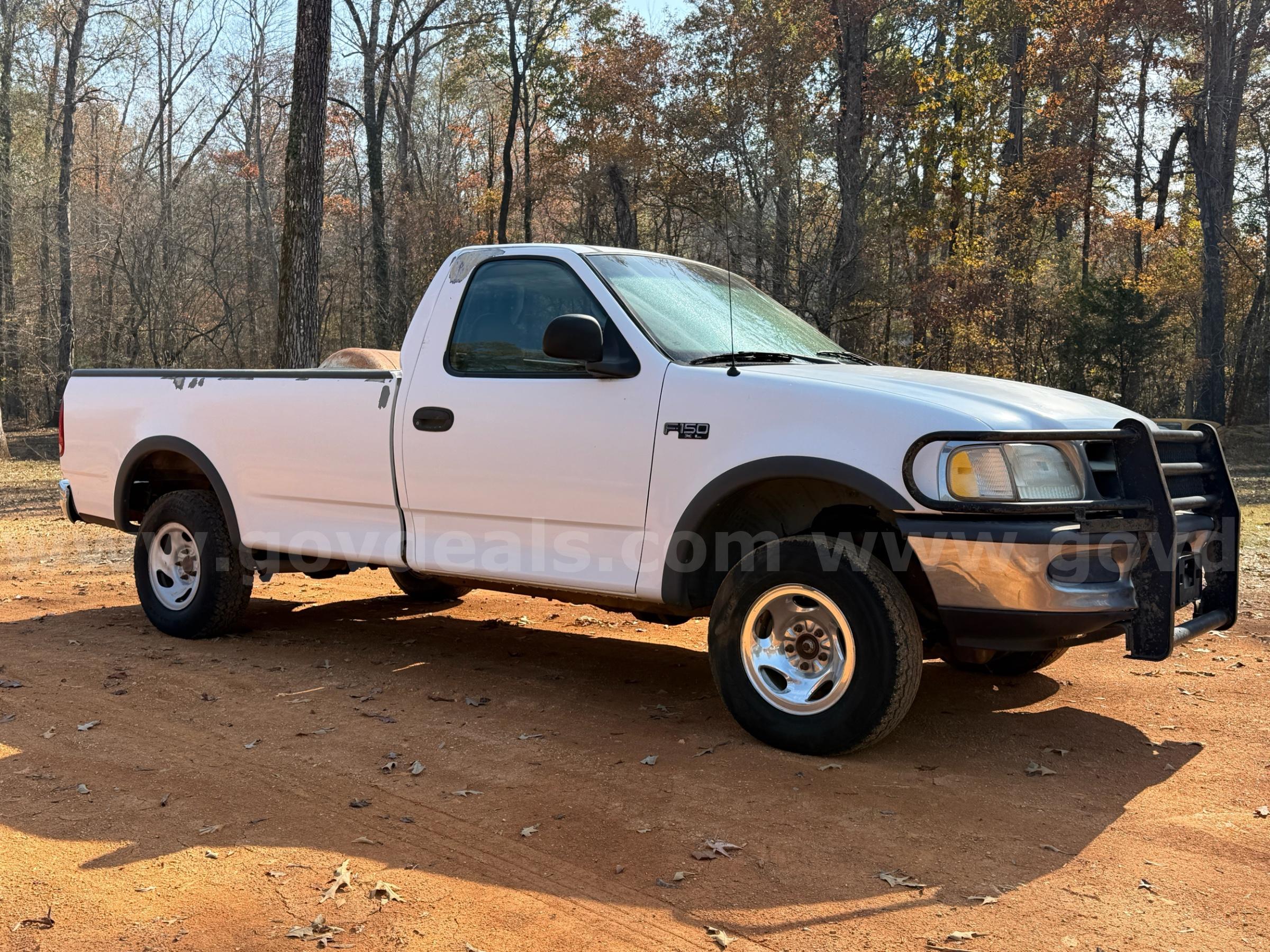 1997 Ford F-150 Reg. Cab Long Bed 4WD Ford F-150 Government Surplus Auction - Photo #4