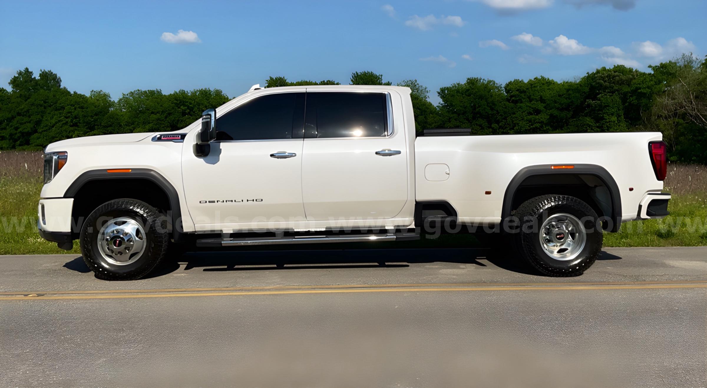 2021 GMC Sierra 3500HD Denali Crew Cab DRW Long Bed 4WD GMC Sierra 3500HD Government Surplus Auction - Photo #2