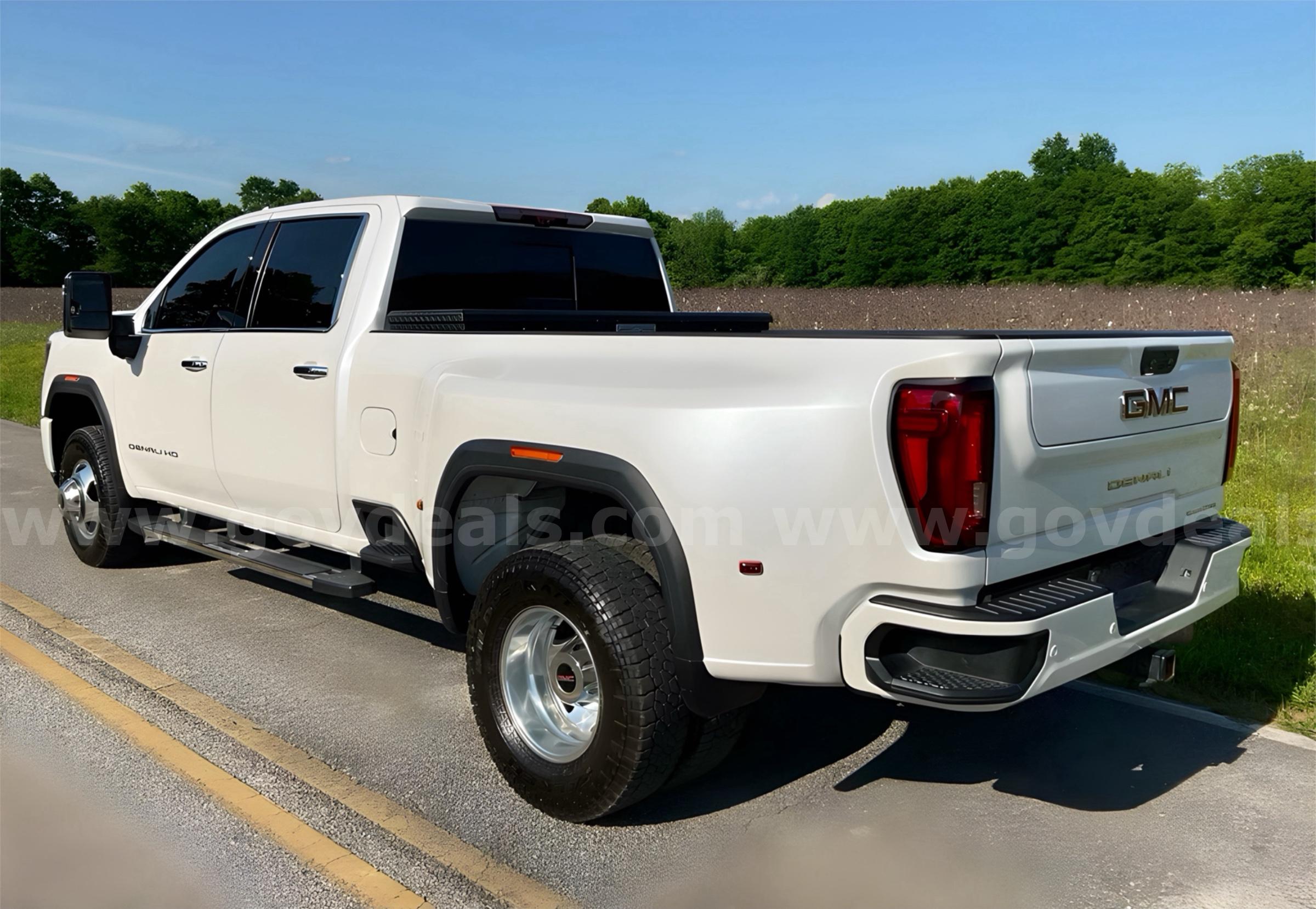 2021 GMC Sierra 3500HD Denali Crew Cab DRW Long Bed 4WD GMC Sierra 3500HD Government Surplus Auction - Photo #4