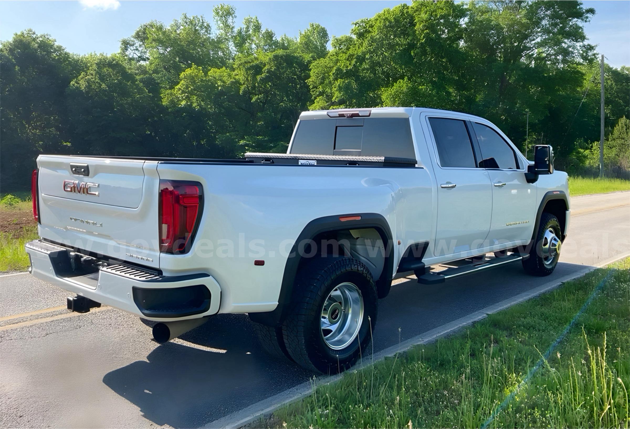 2021 GMC Sierra 3500HD Denali Crew Cab DRW Long Bed 4WD GMC Sierra 3500HD Government Surplus Auction - Photo #5