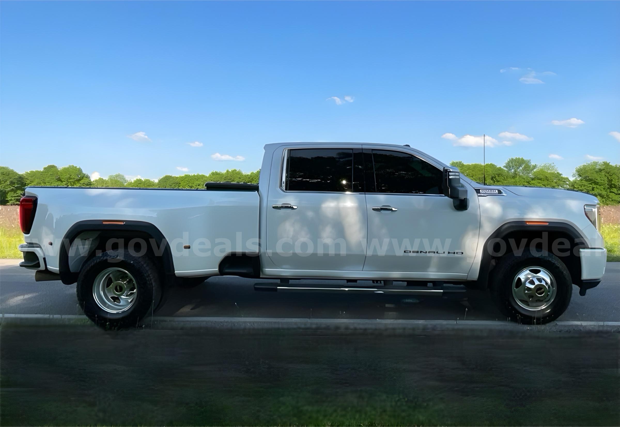 2021 GMC Sierra 3500HD Denali Crew Cab DRW Long Bed 4WD GMC Sierra 3500HD Government Surplus Auction - Photo #6