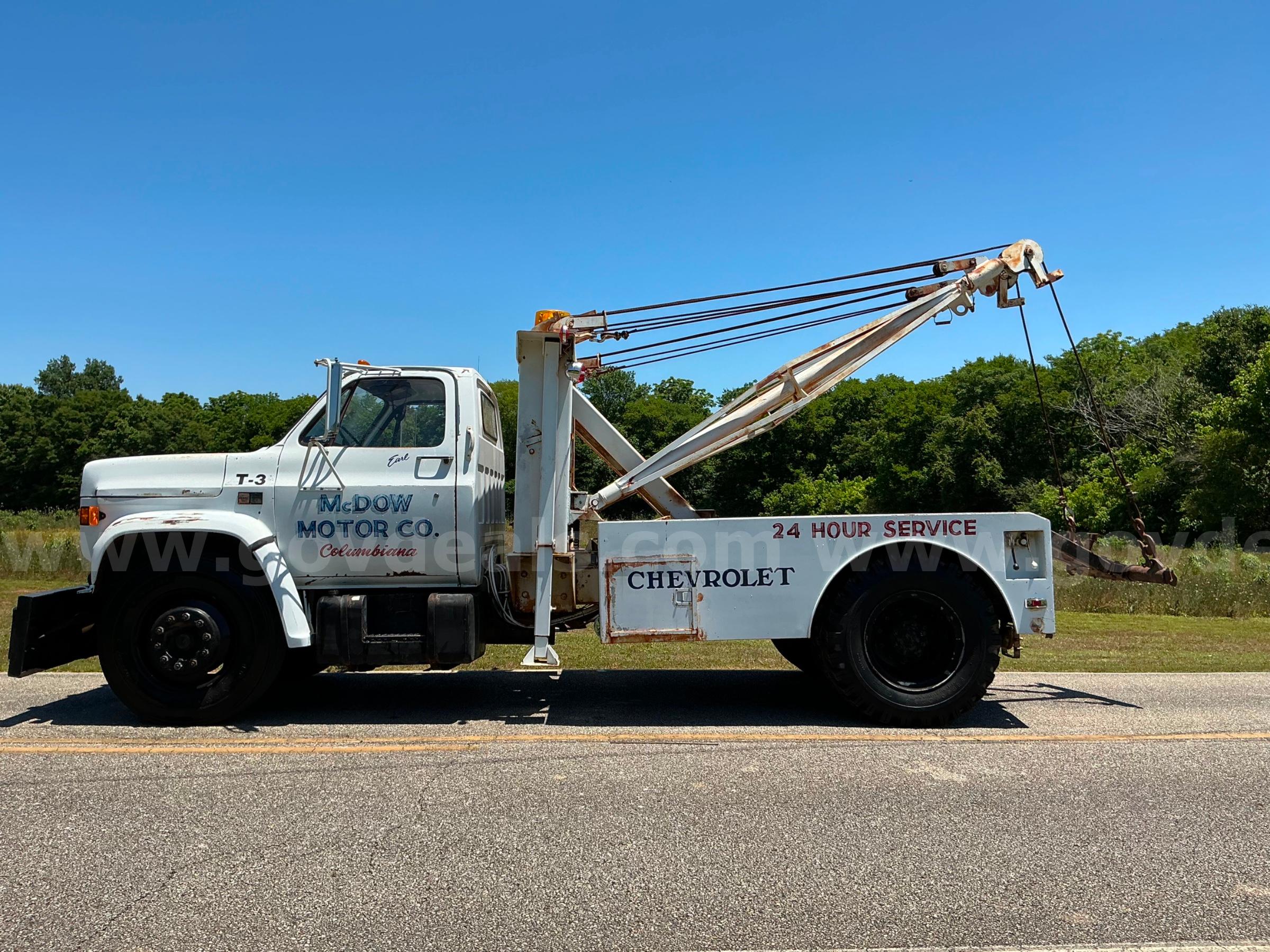 1984 GMC C7D042 Tow Truck GMC C7D042 Government Surplus Auction - Photo #3