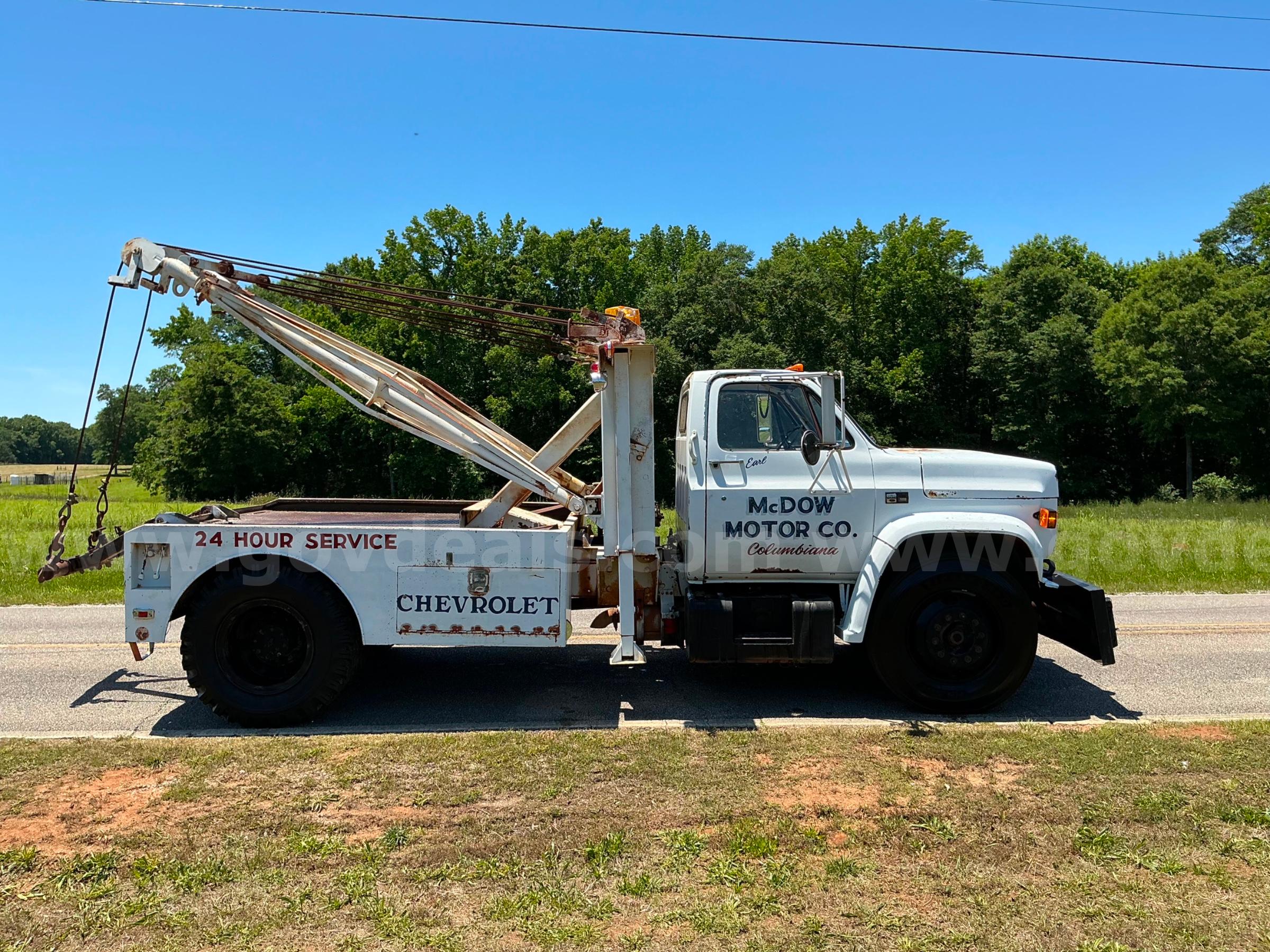 1984 GMC C7D042 Tow Truck GMC C7D042 Government Surplus Auction - Photo #6
