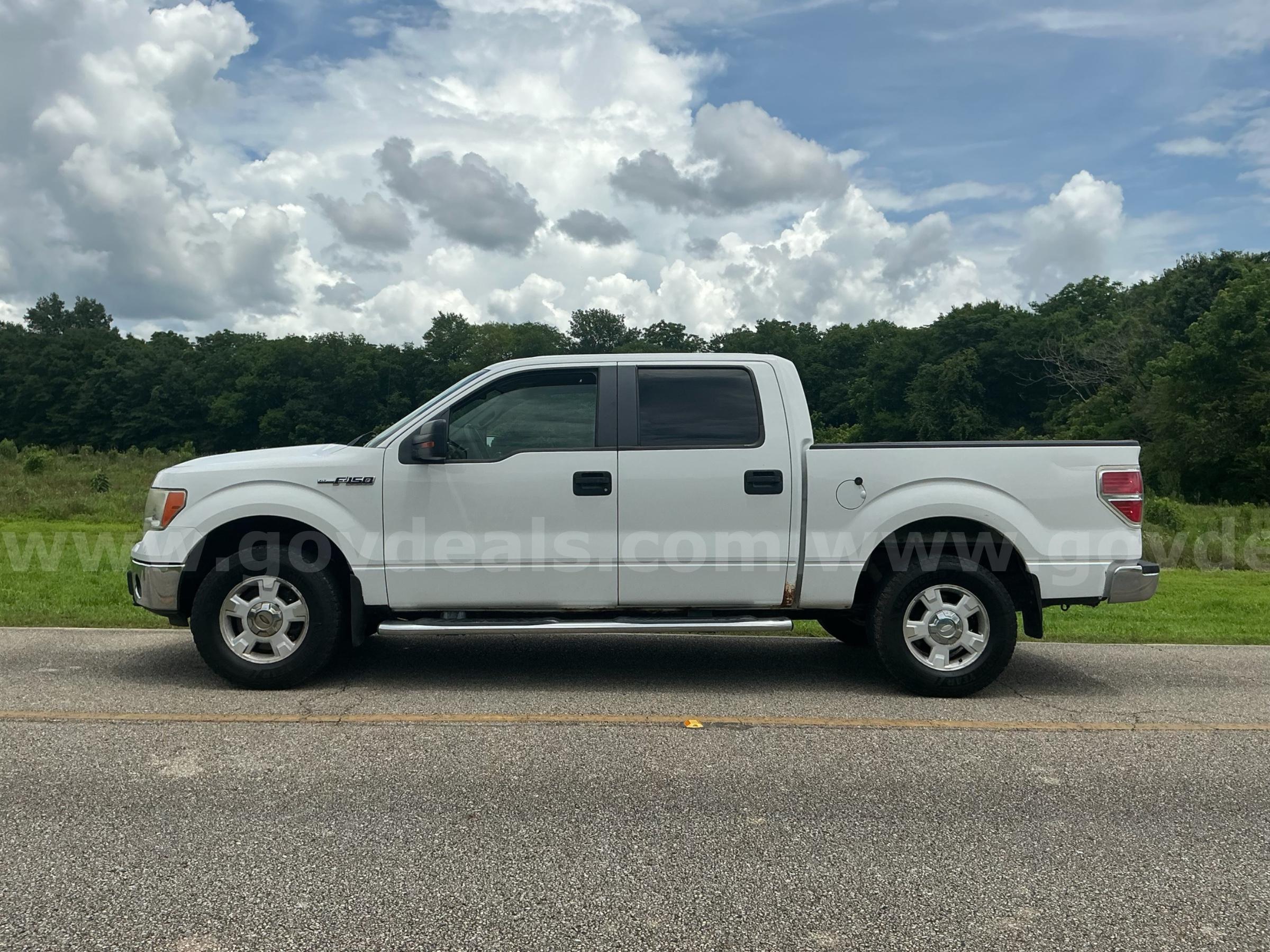 2010 Ford F-150 XLT SuperCrew 5.5-ft. Bed 4WD Ford F-150 Government Surplus Auction - Photo #3