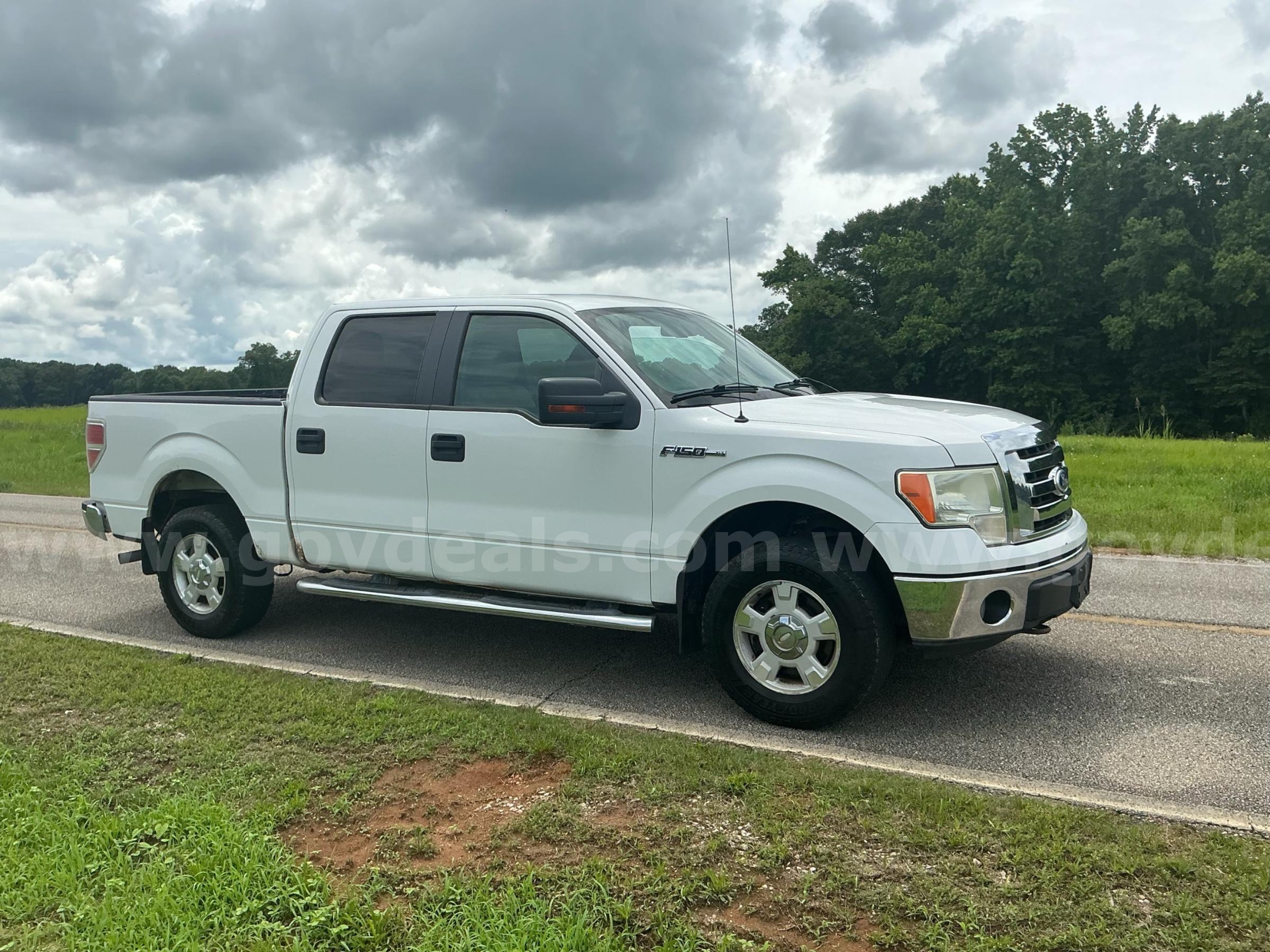 2010 Ford F-150 XLT SuperCrew 5.5-ft. Bed 4WD Ford F-150 Government Surplus Auction - Photo #4