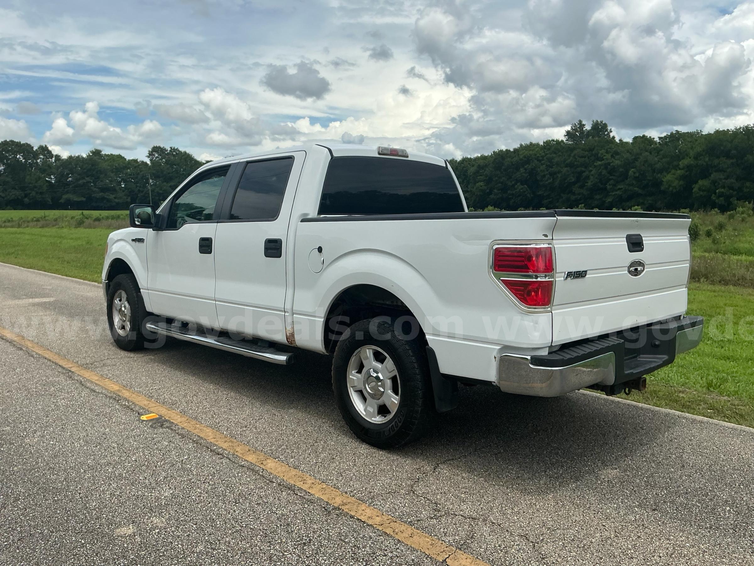 2010 Ford F-150 XLT SuperCrew 5.5-ft. Bed 4WD Ford F-150 Government Surplus Auction - Photo #5