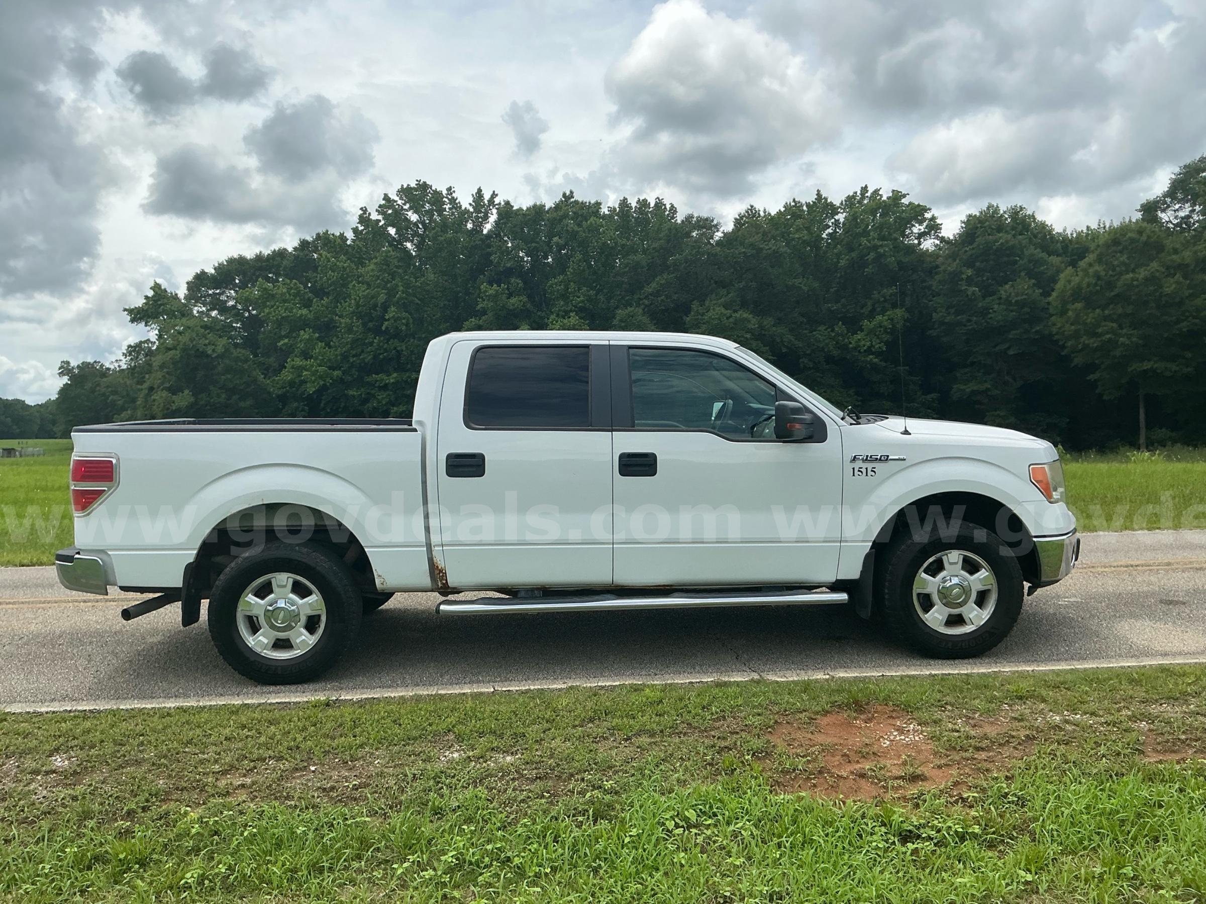 2010 Ford F-150 XLT SuperCrew 5.5-ft. Bed 4WD Ford F-150 Government Surplus Auction - Photo #6