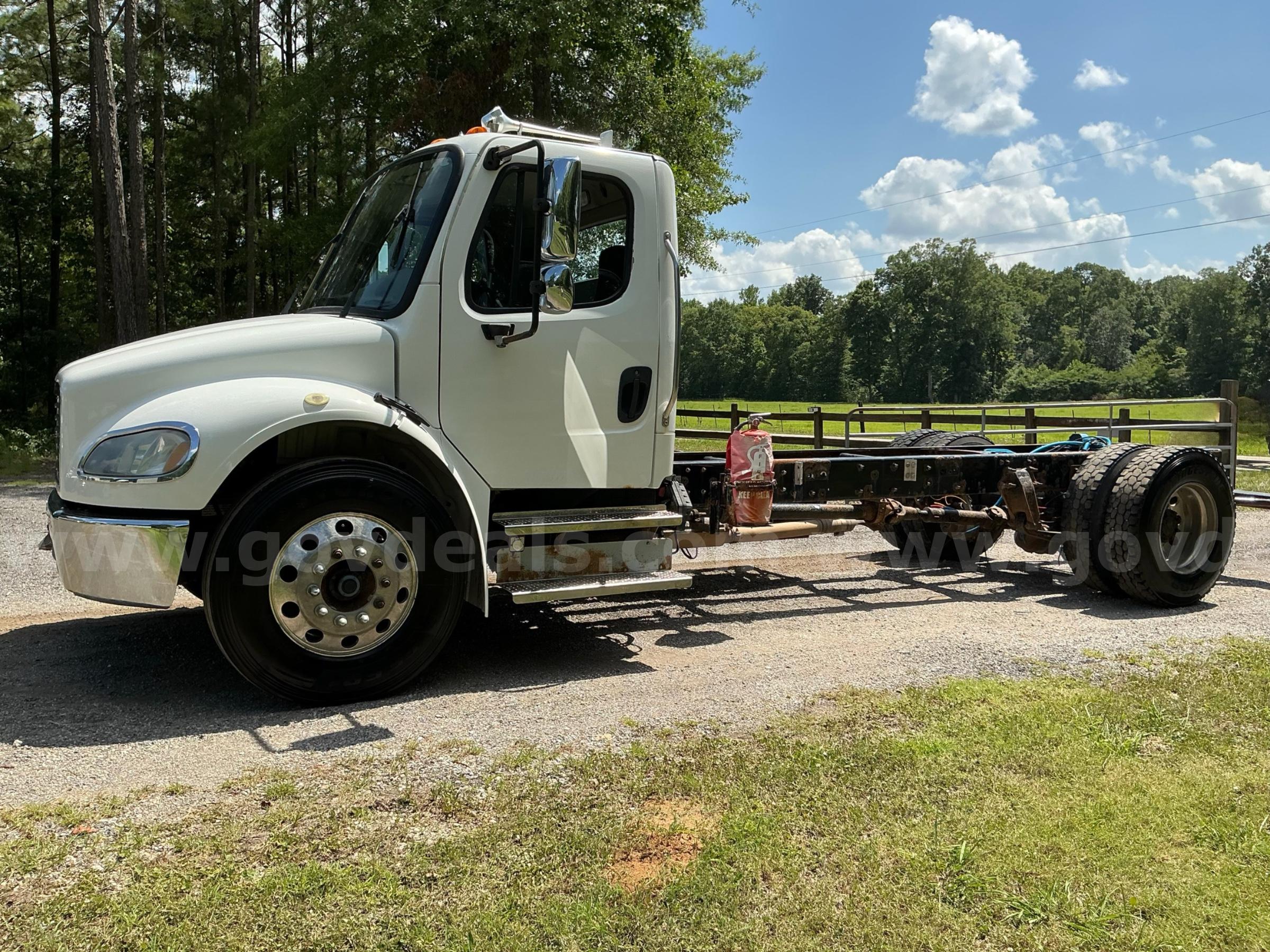 2016 Freightliner S2G Cab & Chassis ( VIDEO ATTACHED ) Freightliner S2G Government Surplus Auction - Photo #4