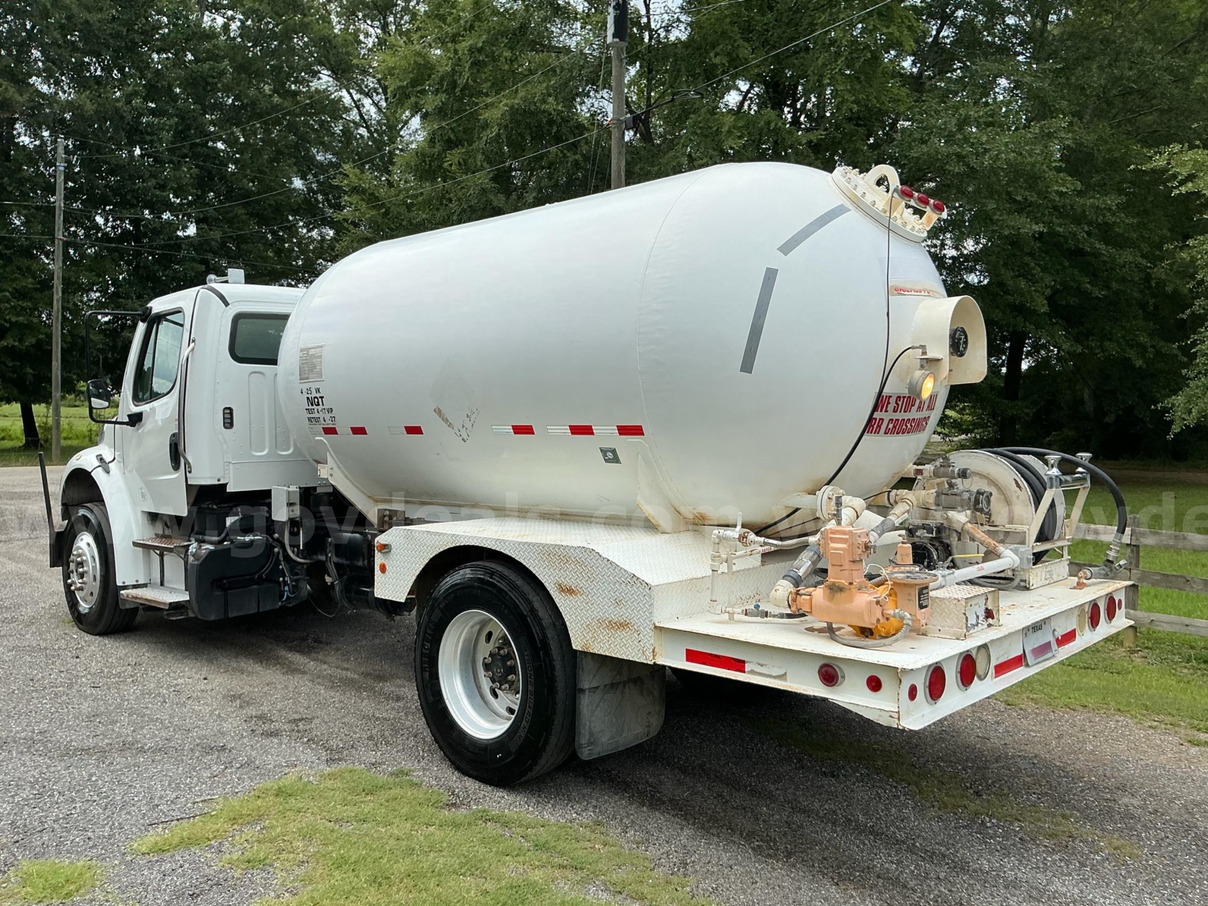 2012 Freightliner M2 106 Freightliner 106 Government Surplus Auction - Photo #3