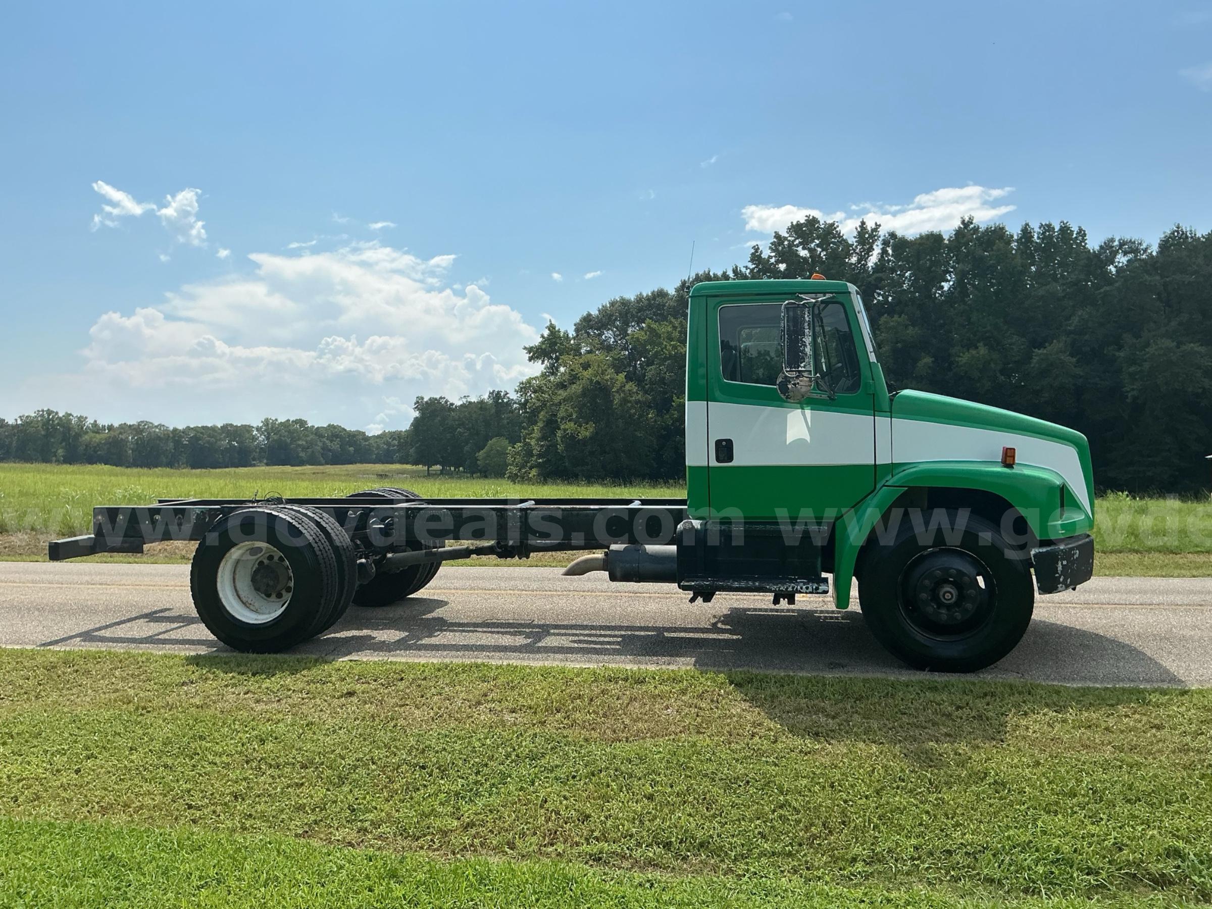 2004 Freightliner FL70 Cat Diesel Freightliner FL70 Government Surplus Auction - Photo #4