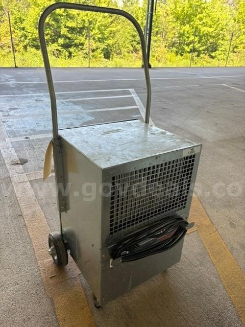 Dehumidifiers, 12 Total Oasis DC-45-D100 Government Surplus Auction - Photo #6