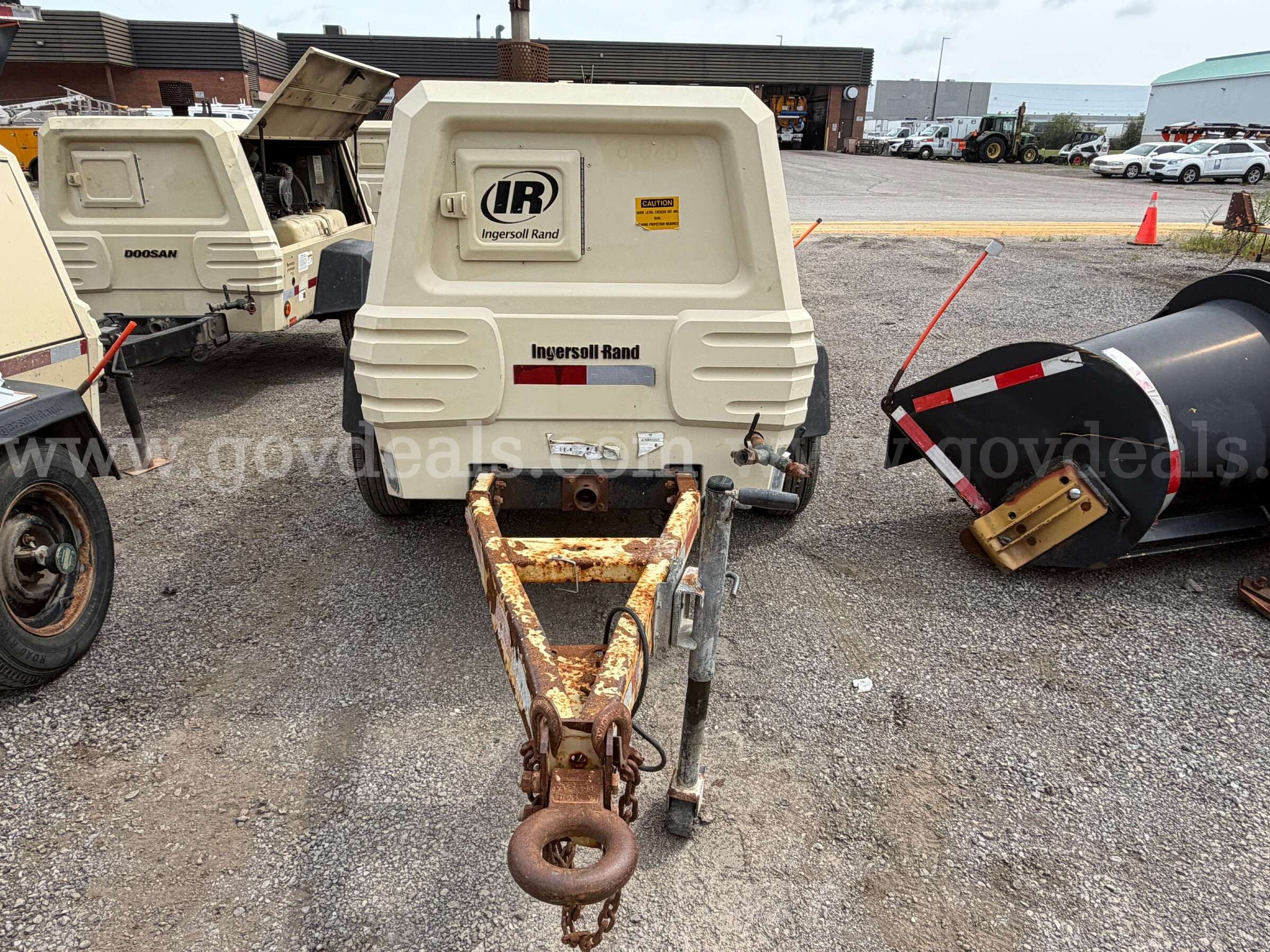 Ingersoll Rand Trailer Compressor John Deere/4024T Ingersoll Rand / John Deere 4024T Government Surplus Auction - Photo #3