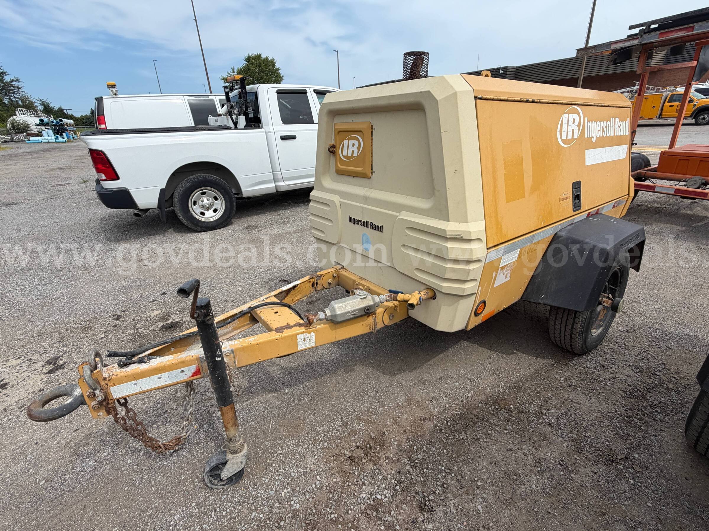 Ingersoll Rand Trailer Compressor John Deere/4024T Ingersoll Rand 4024T Government Surplus Auction - Photo #2