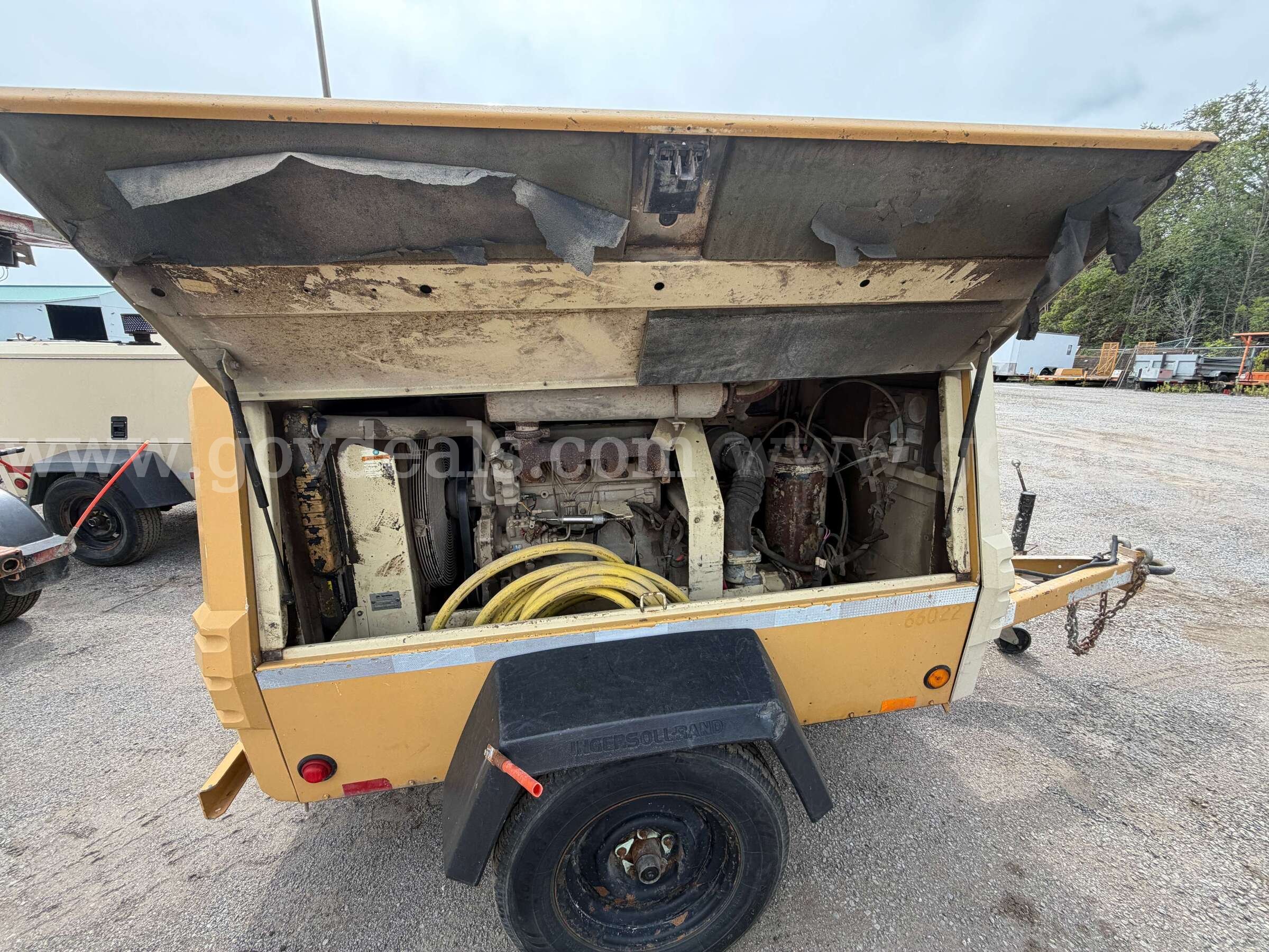 Ingersoll Rand Trailer Compressor John Deere/4024T Ingersoll Rand 4024T Government Surplus Auction - Photo #6