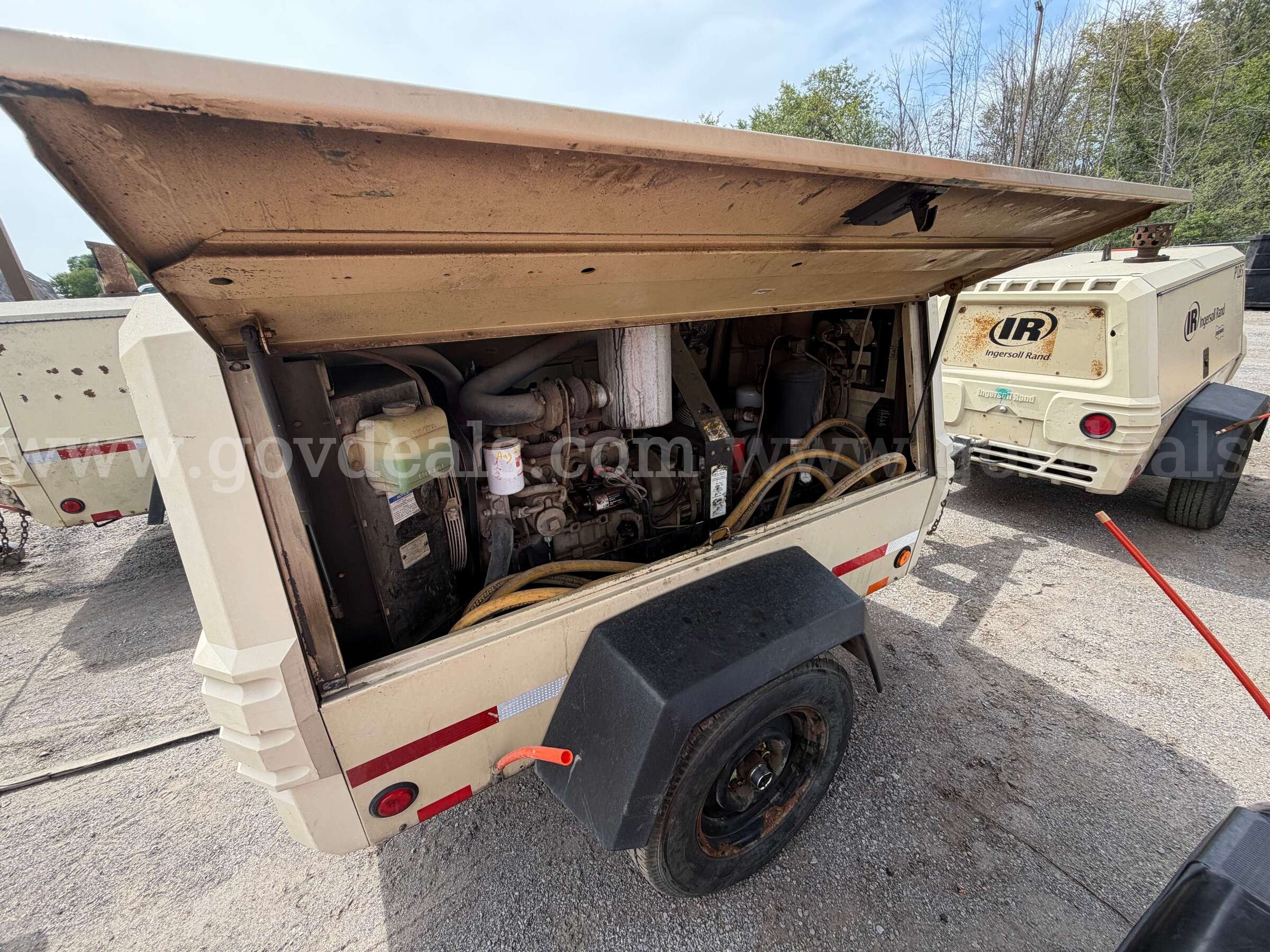 Ingersoll Rand Trailer Compressor John Deere/4024T Ingersoll Rand 4024T Government Surplus Auction - Photo #4