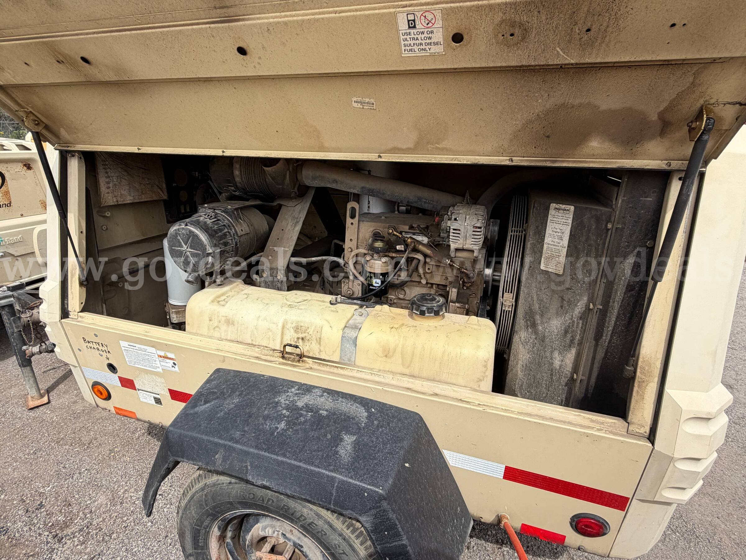 Ingersoll Rand Trailer Compressor John Deere/4024T Ingersoll Rand 4024T Government Surplus Auction - Photo #6