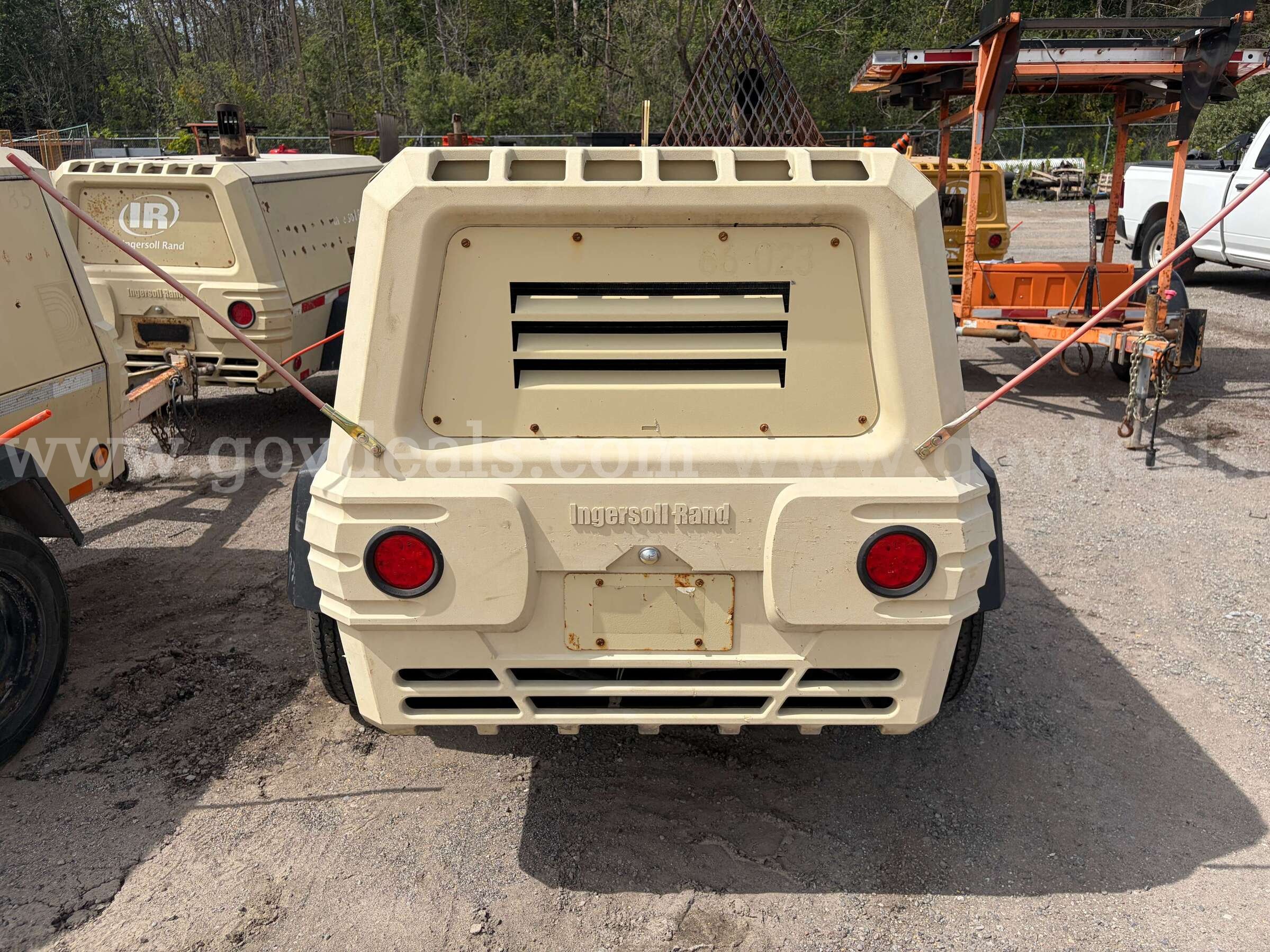 Ingersoll Rand Trailer Compressor John Deere/4024T Ingersoll Rand 4024T Government Surplus Auction - Photo #4
