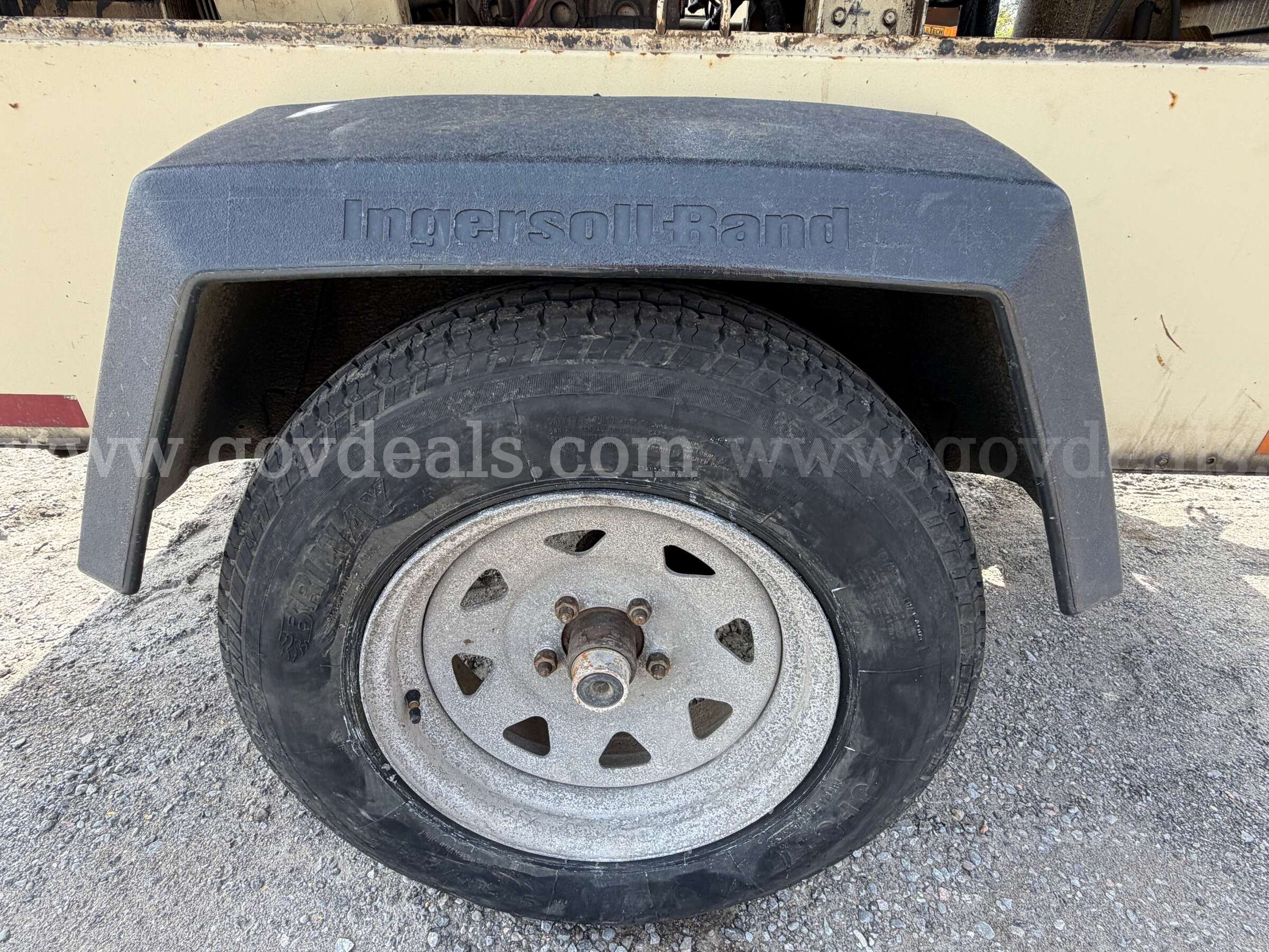 Ingersoll Rand Trailer Compressor John Deere/4024T Ingersoll Rand 4024T Government Surplus Auction - Photo #6