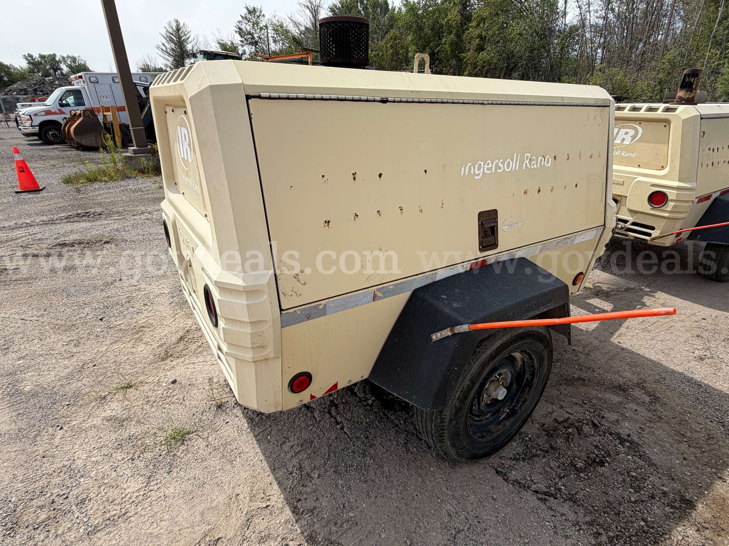 Ingersoll Rand Trailer Compressor John Deere/4024T Ingersoll Rand 4024T Government Surplus Auction - Photo #2
