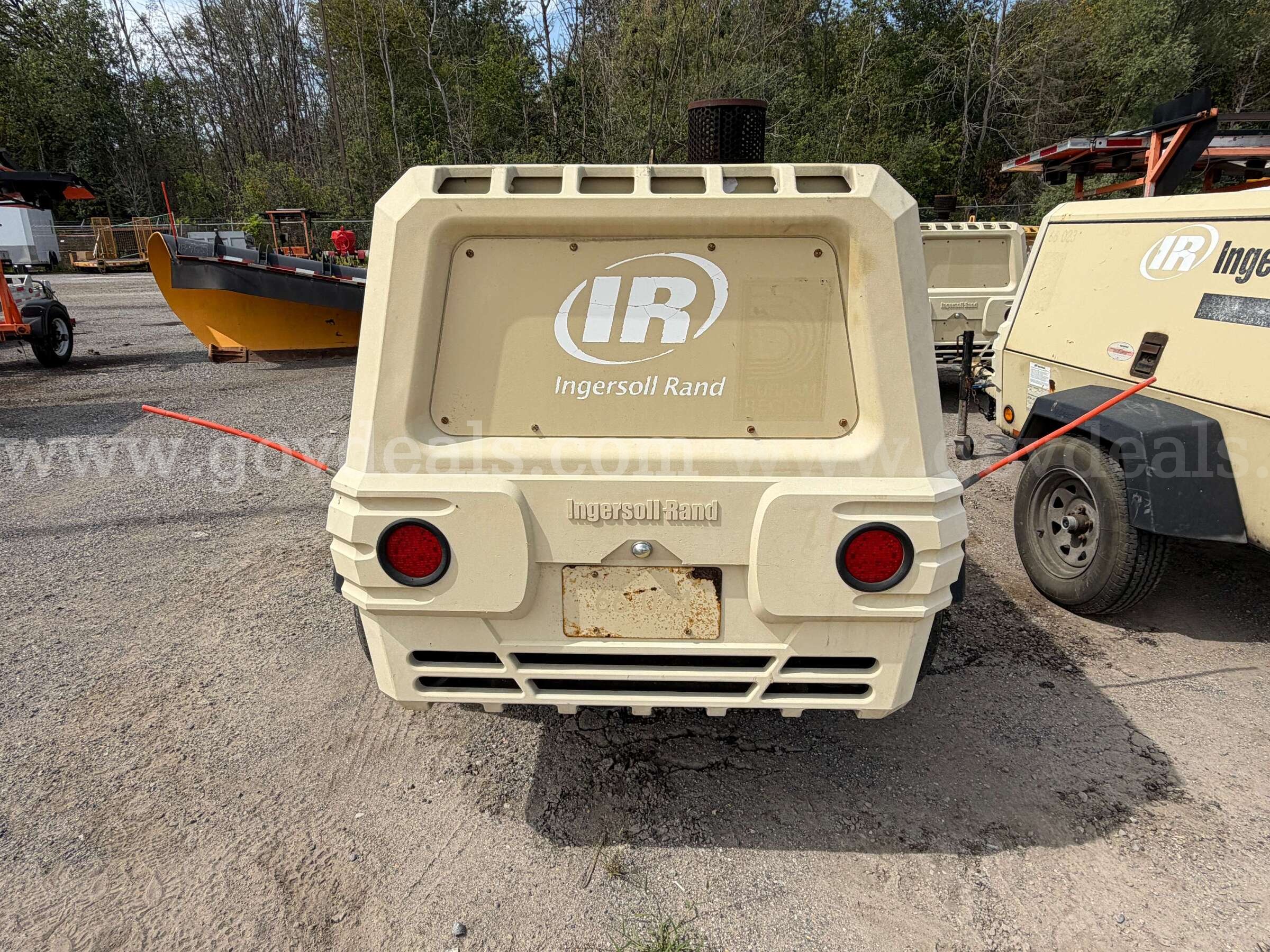 Ingersoll Rand Trailer Compressor John Deere/4024T Ingersoll Rand 4024T Government Surplus Auction - Photo #3