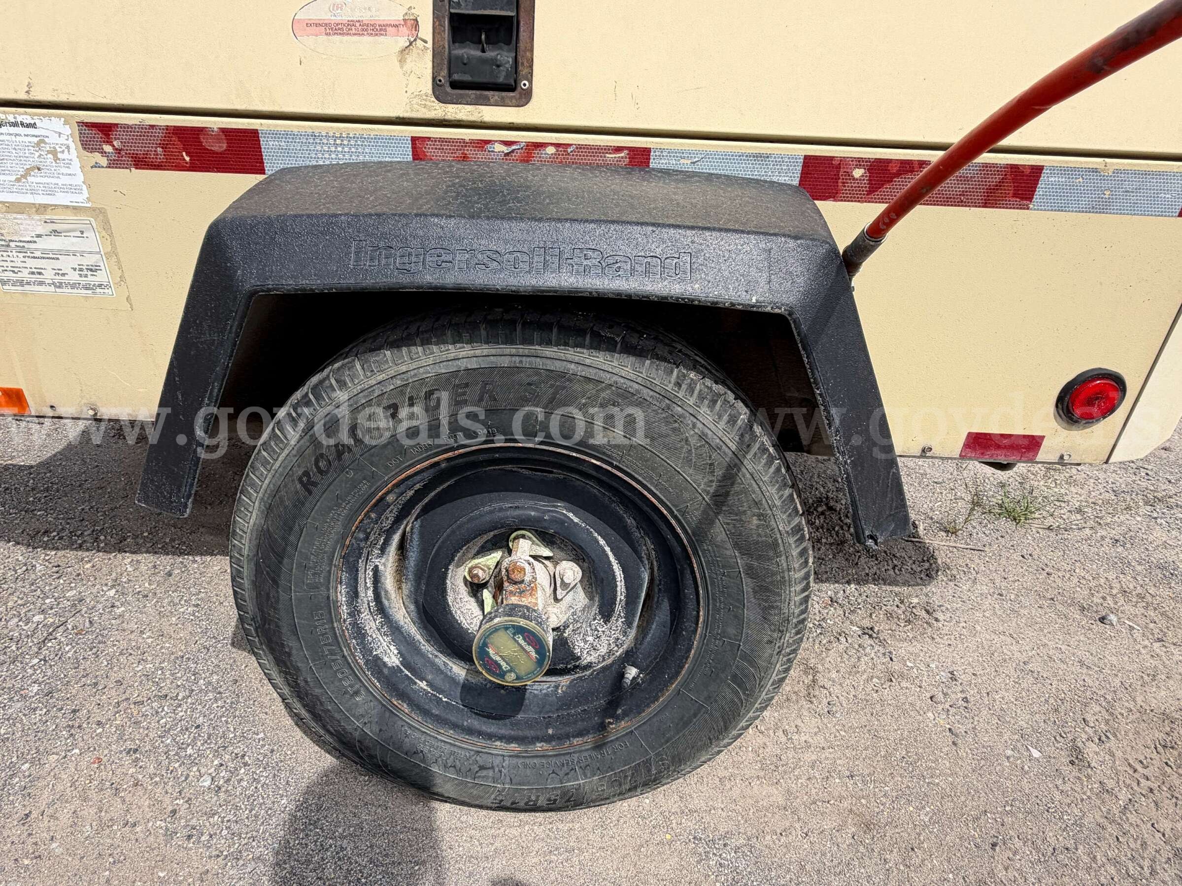 Ingersoll Rand Trailer Compressor John Deere/4024T Ingersoll Rand 4024T Government Surplus Auction - Photo #6