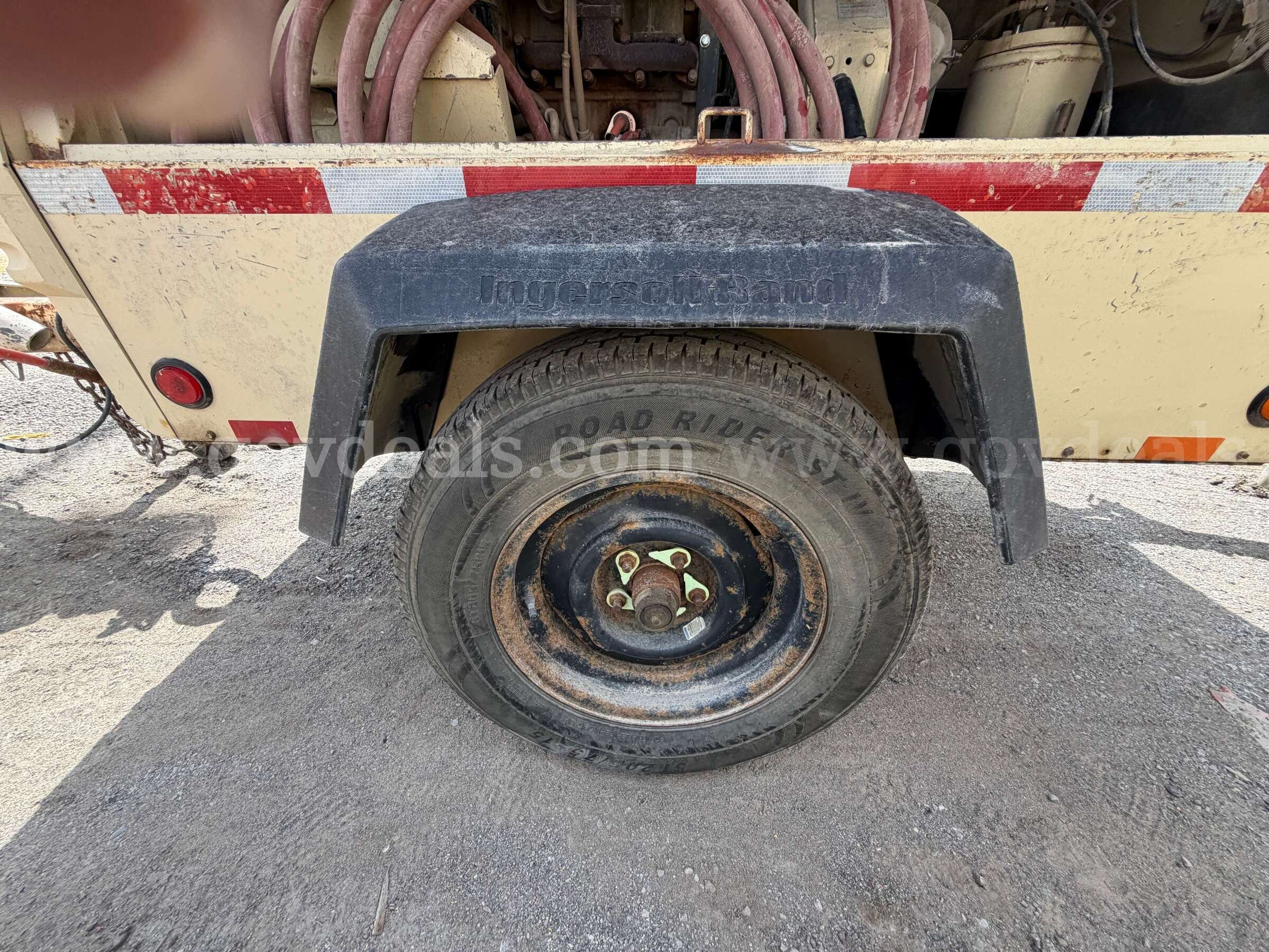 Ingersoll Rand Trailer Compressor John Deere/4024T Ingersoll Rand / John Deere 4024T Government Surplus Auction - Photo #4