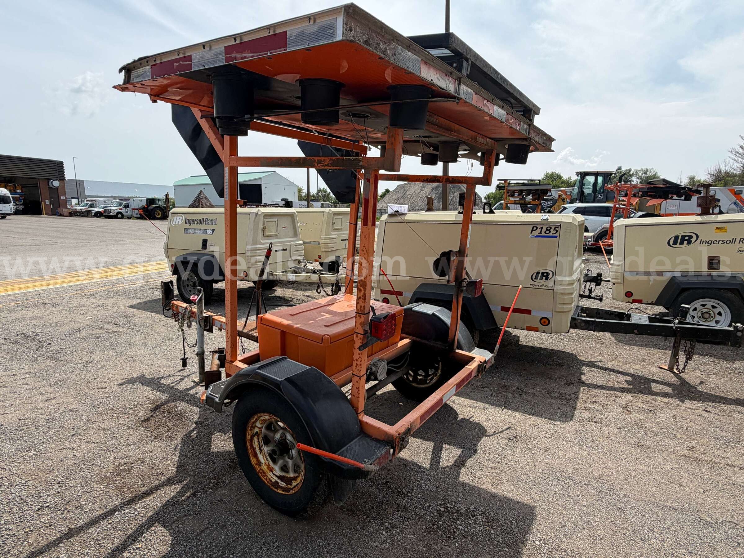 Arrow Board Traffic Trailer Folding Display VER-NAC  Government Surplus Auction - Photo #3