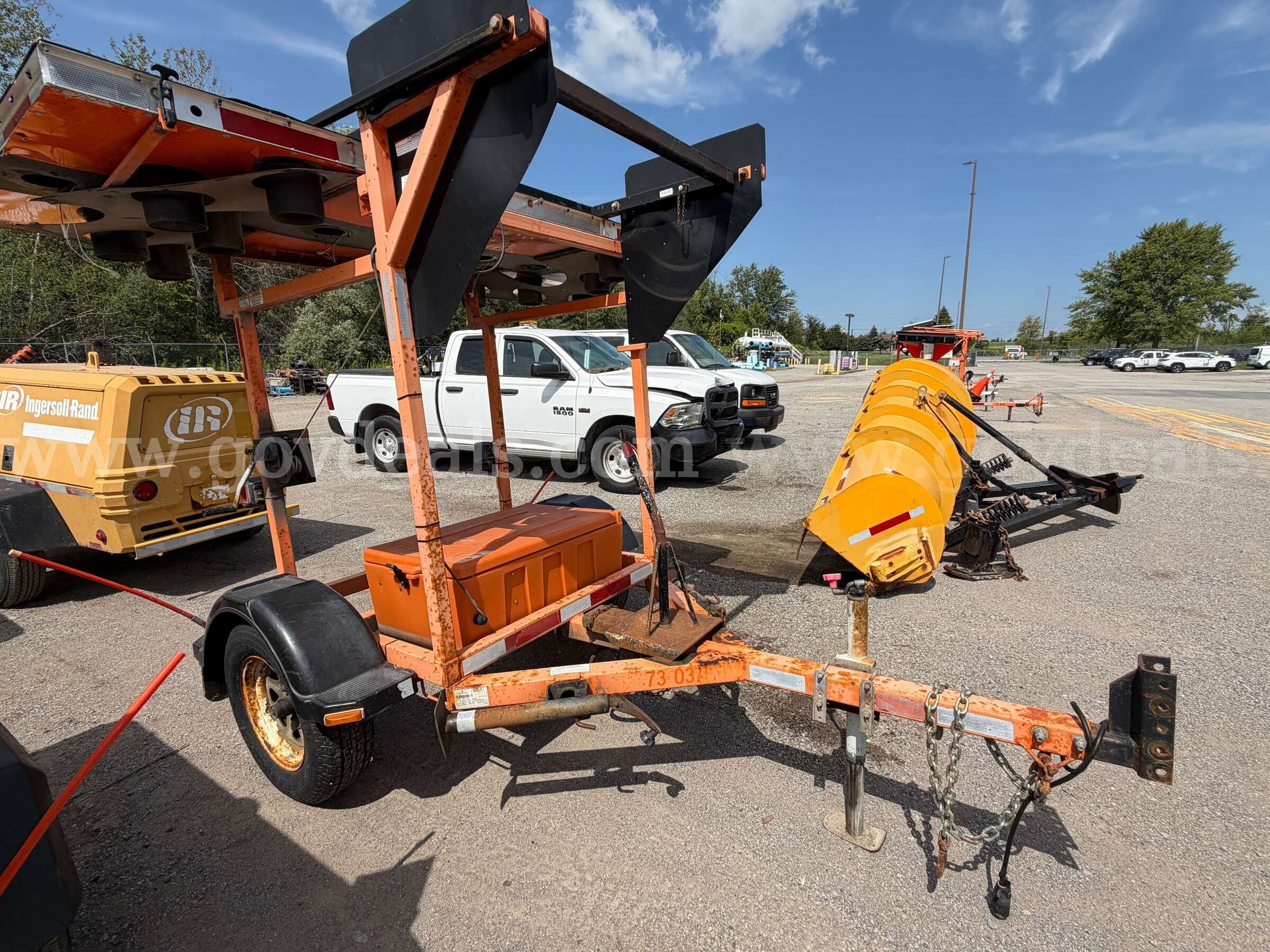 Arrow Board Traffic Trailer Folding Display VER-NAC  Government Surplus Auction - Photo #4