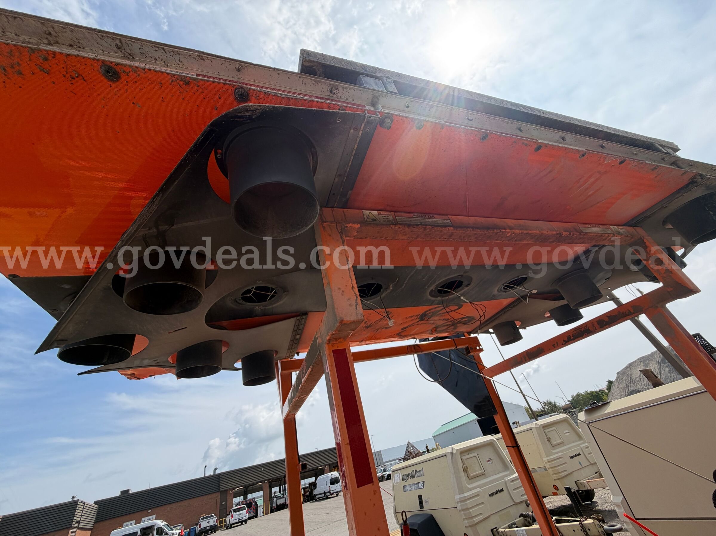 Arrow Board Traffic Trailer Folding Display VER-NAC  Government Surplus Auction - Photo #6