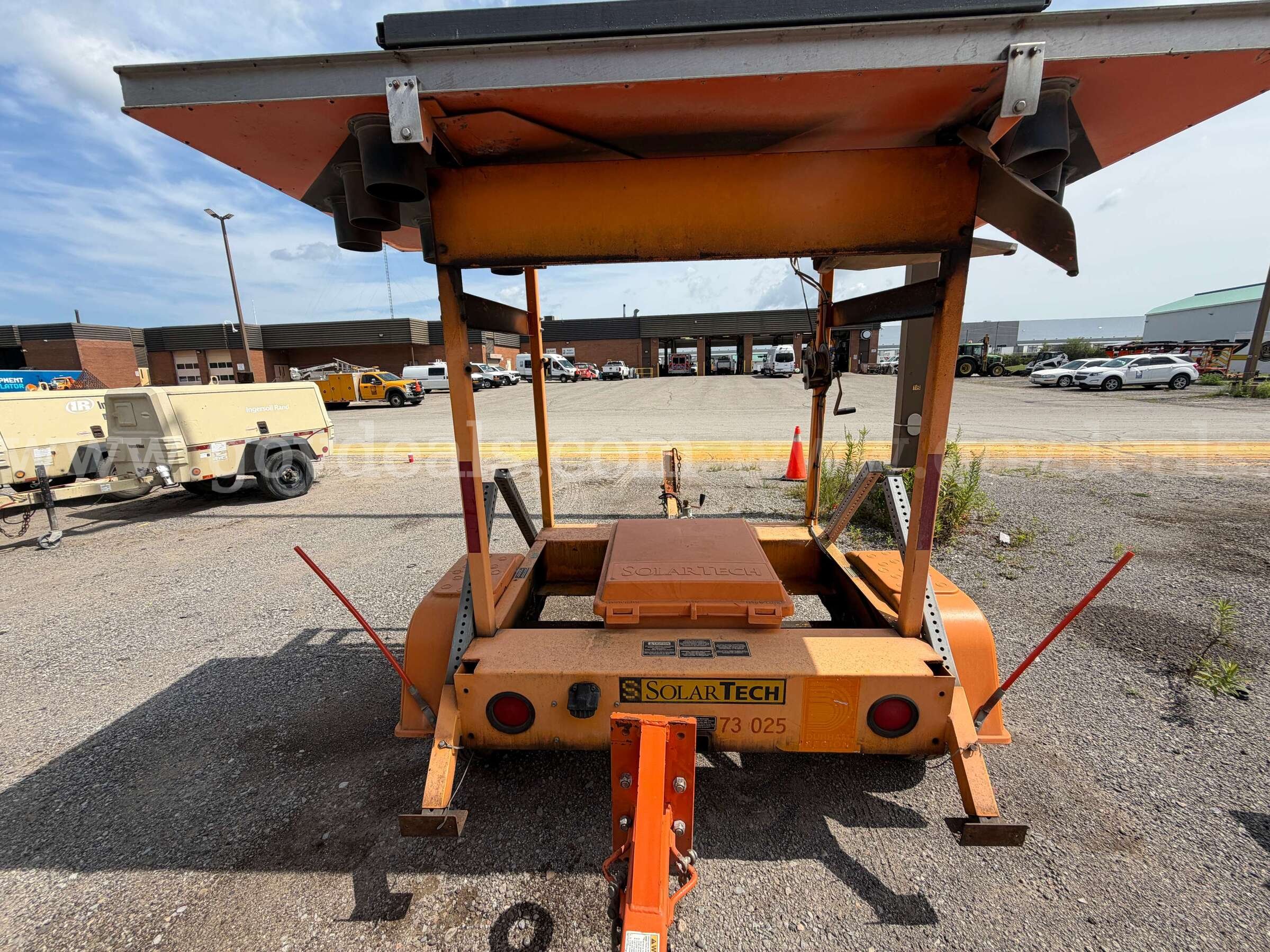 Arrow Board Traffic Trailer Folding Display Solar Technology Inc.  Government Surplus Auction - Photo #3