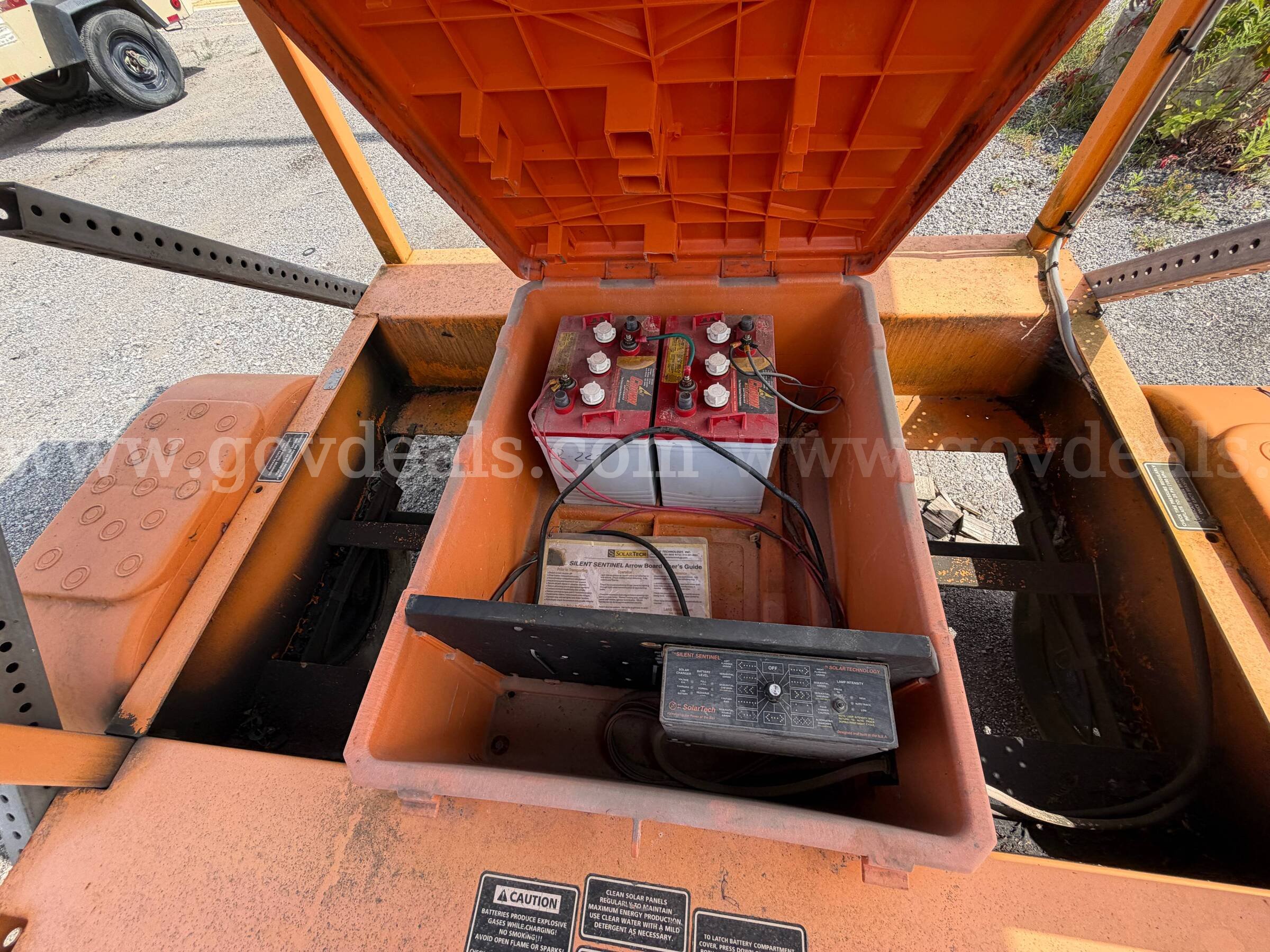 Arrow Board Traffic Trailer Folding Display Solar Technology Inc.  Government Surplus Auction - Photo #6