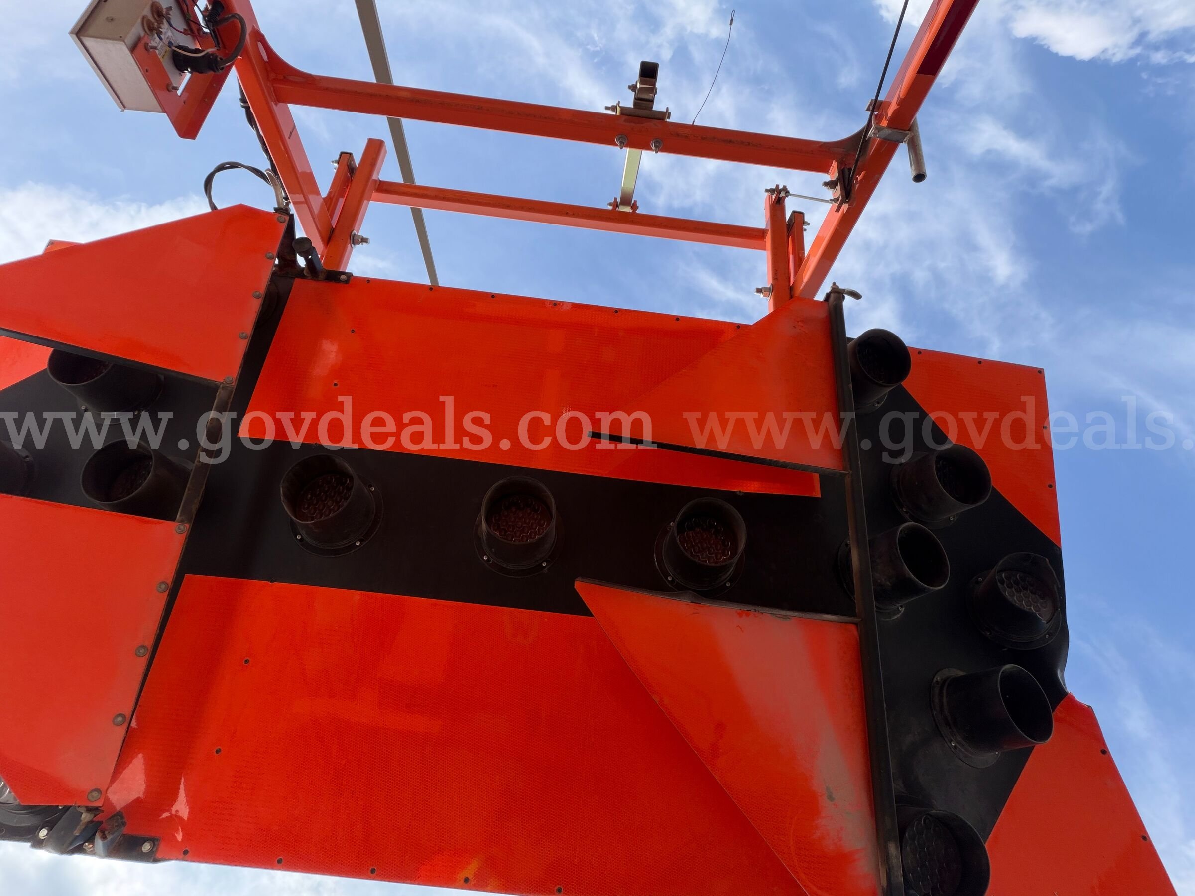 Arrow Board Traffic Trailer Folding Display WANCO INC. WTSP Government Surplus Auction - Photo #2