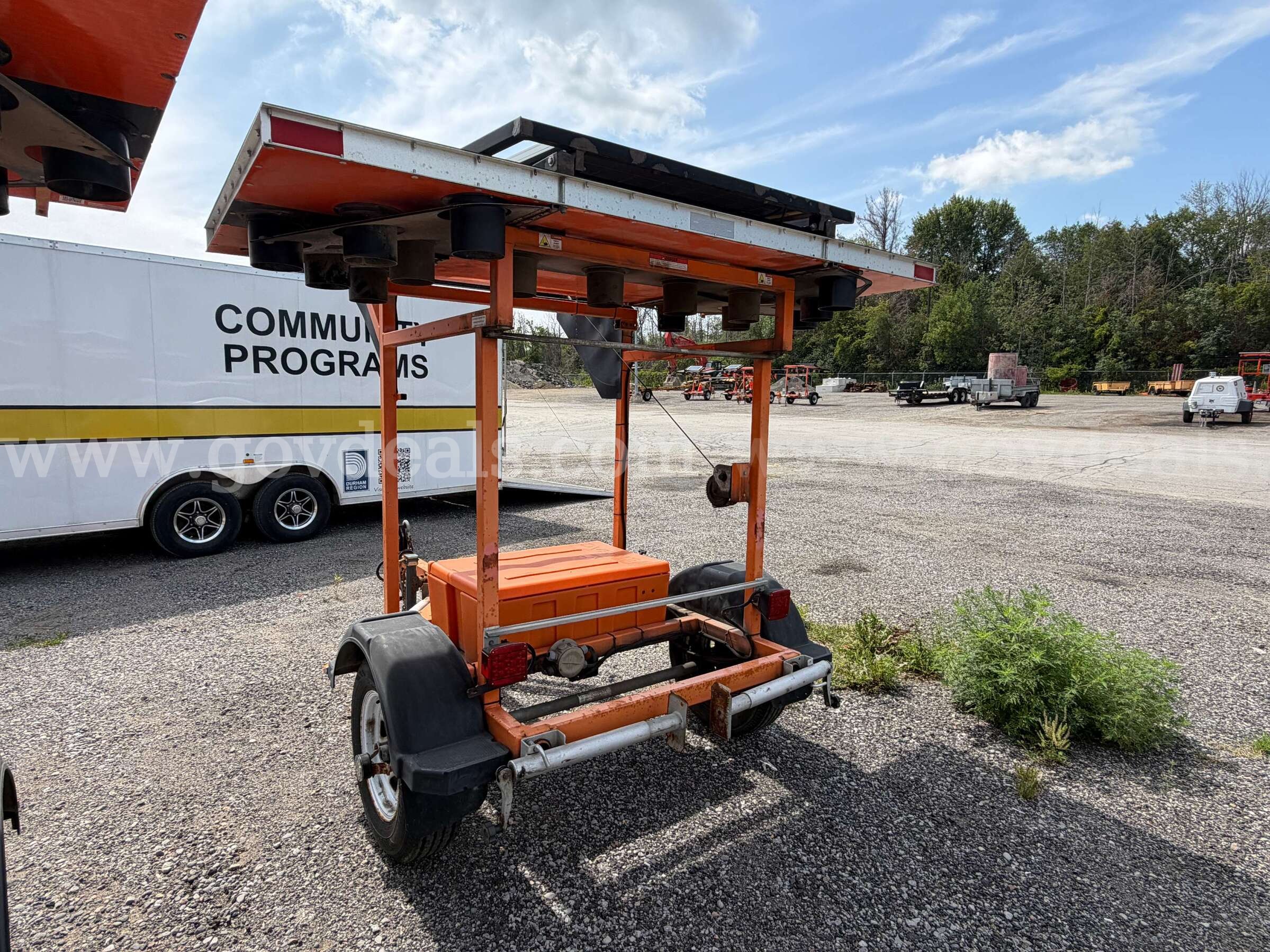 Arrow Board Traffic Trailer Folding Display VER-MAC GVWR Government Surplus Auction - Photo #2