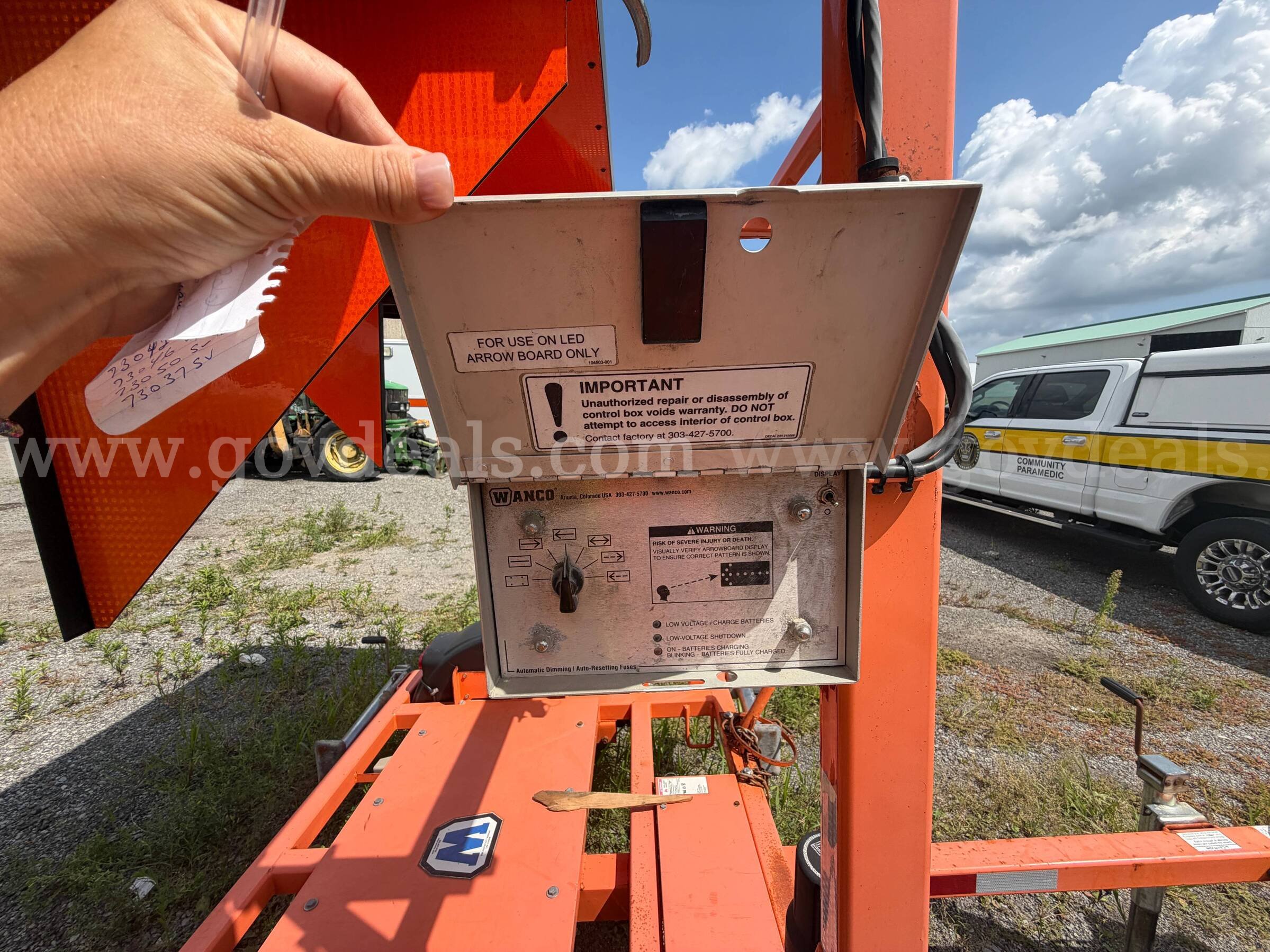 Arrow Board Traffic Trailer Folding Display Wanco Inc.  Government Surplus Auction - Photo #5