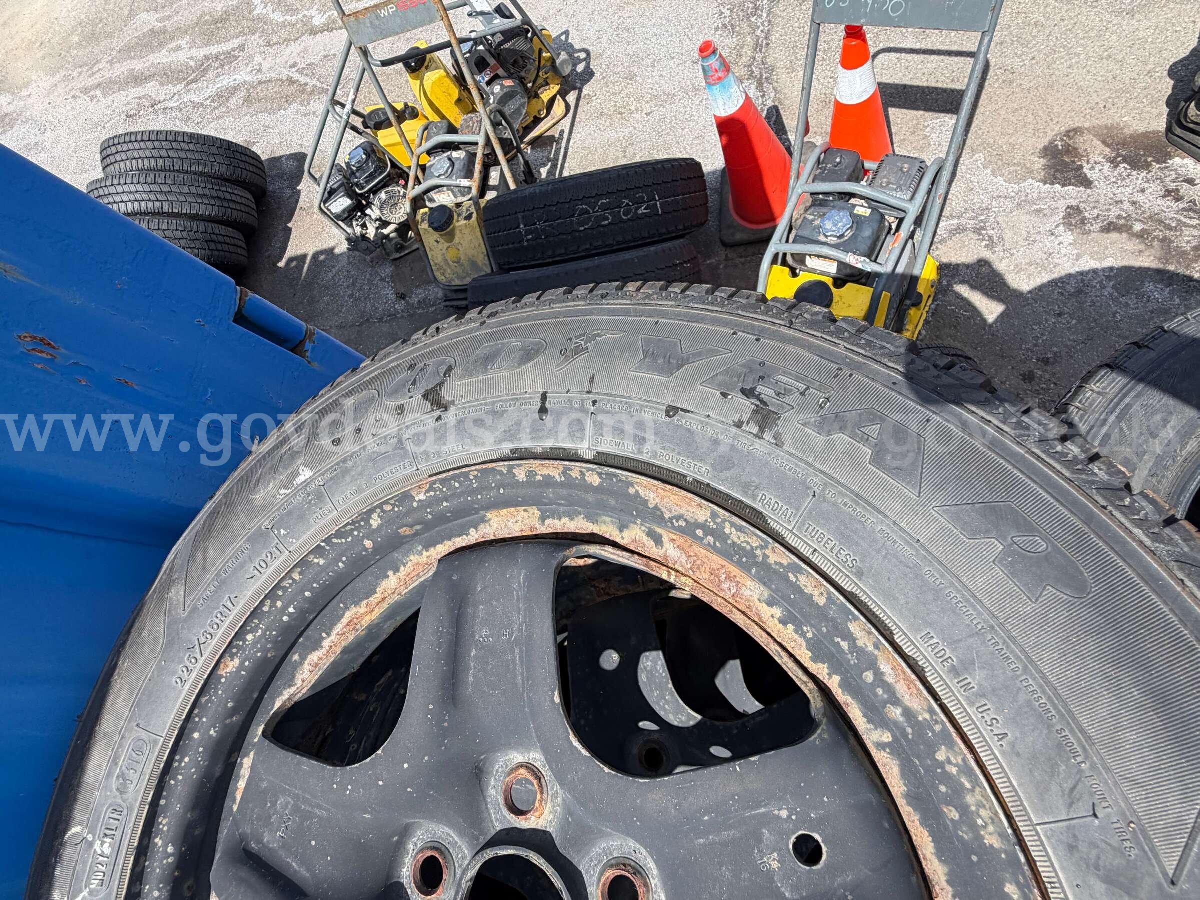 lot of 8 GoodYear Ultra Grip Winter Tires 225/65 R17 Good Year 225 Government Surplus Auction - Photo #5
