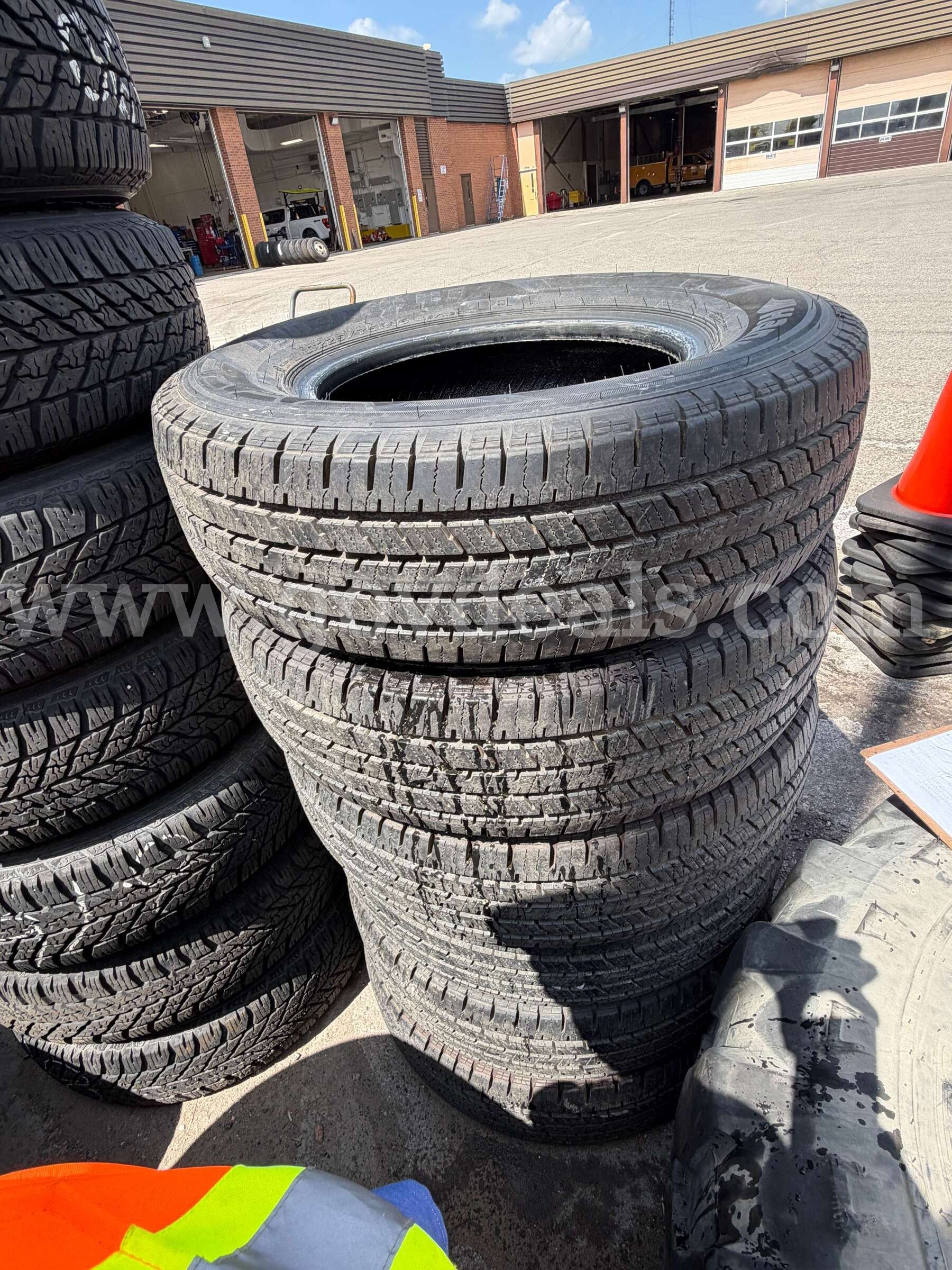 lot of 6 HanKook  LT 225/75 R16 Dyna Pro HanKook 225 Government Surplus Auction - Photo #2