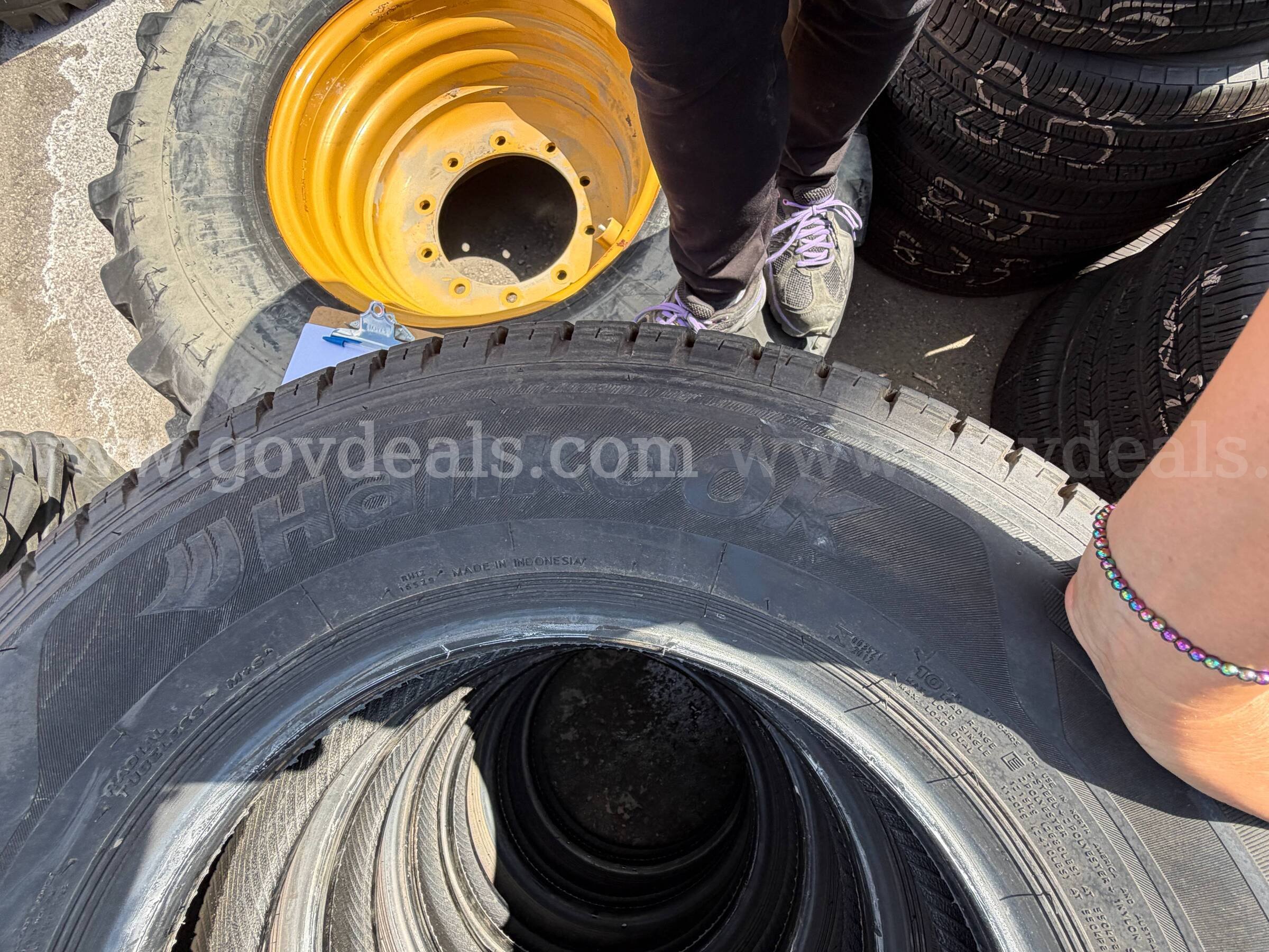 lot of 6 HanKook  LT 225/75 R16 Dyna Pro HanKook 225 Government Surplus Auction - Photo #3