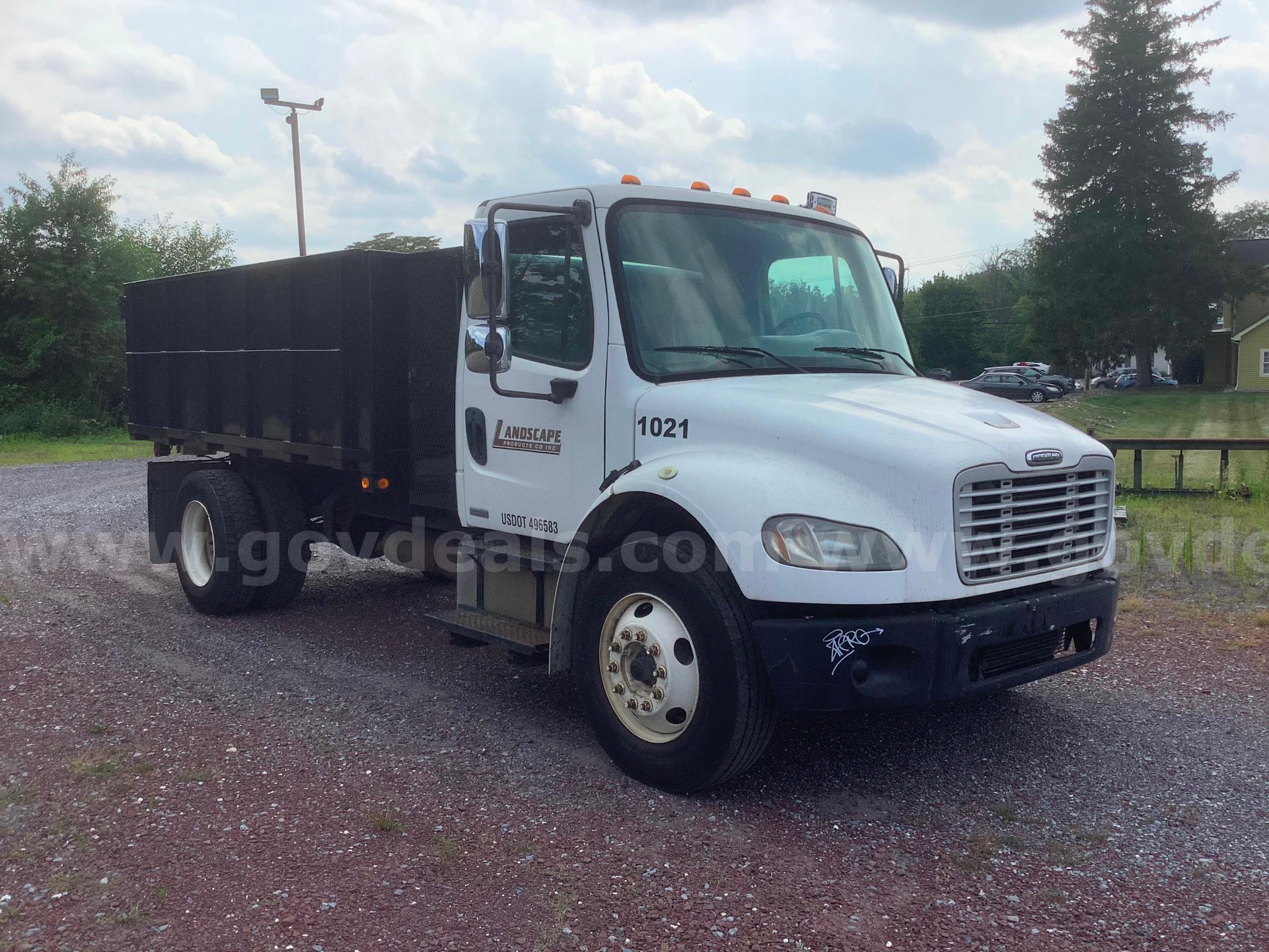 2007 Freightliner M2 106 CAT Diesel, Conventional A/C Cab 26000 GVW Auto Trans 15 Yd. Dump Body Freightliner 106 Government Surplus Auction - Photo #2