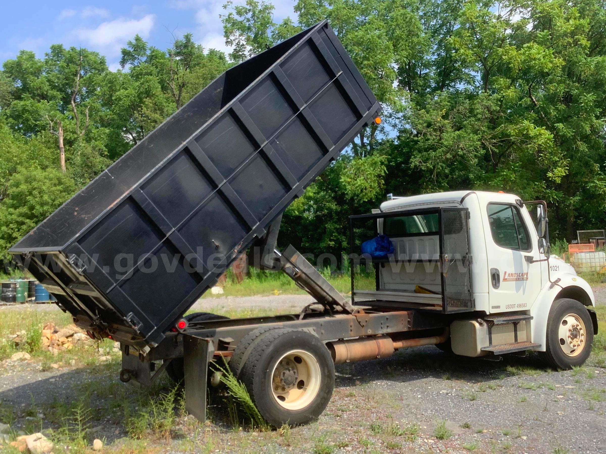 2007 Freightliner M2 106 CAT Diesel, Conventional A/C Cab 26000 GVW Auto Trans 15 Yd. Dump Body Freightliner 106 Government Surplus Auction - Photo #6