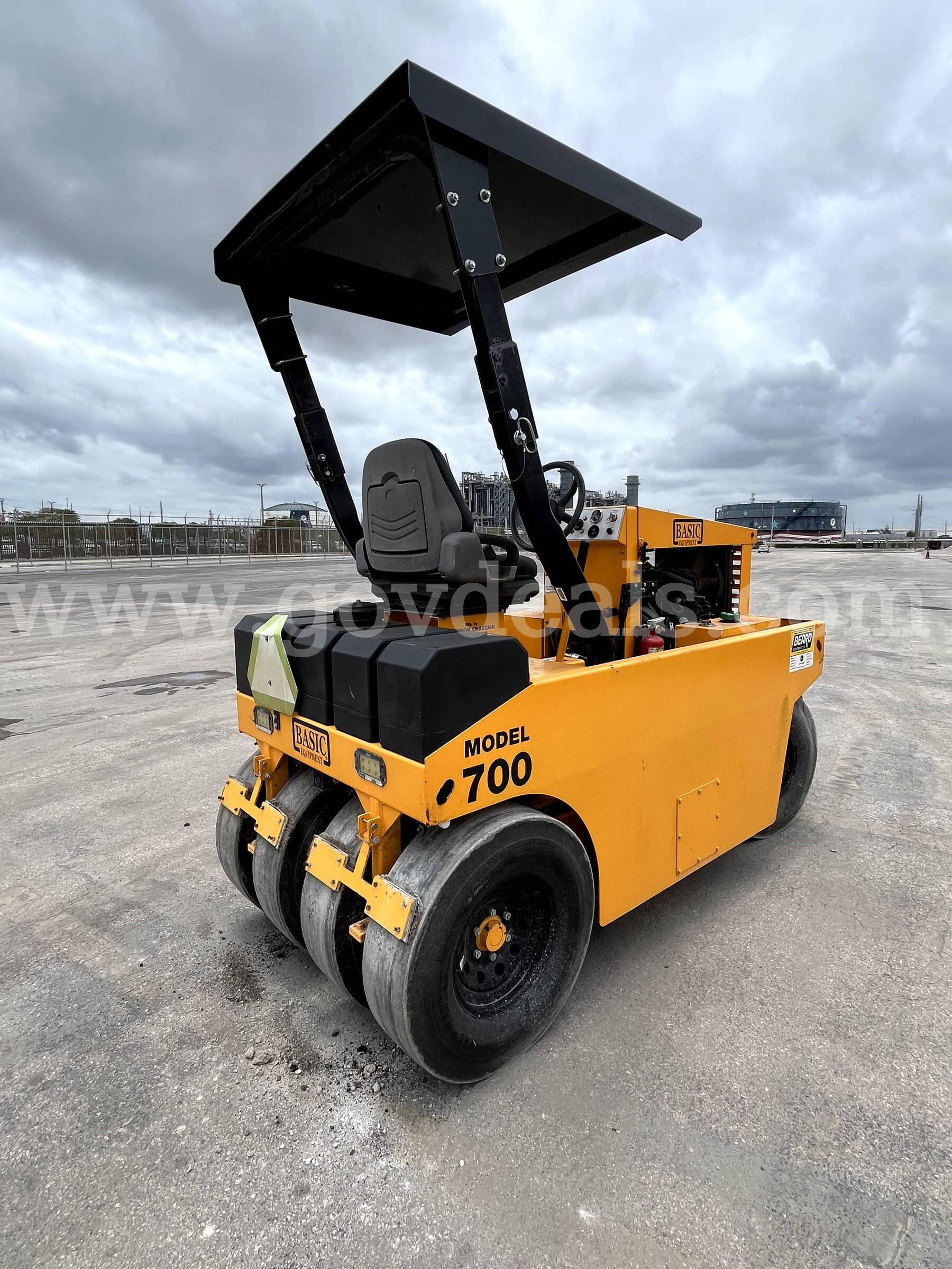 (2023) BASIC 700 Traffic Roller, Kubota Diesel, Seven Pneumatic Tires Basic 700 Government Surplus Auction - Photo #3