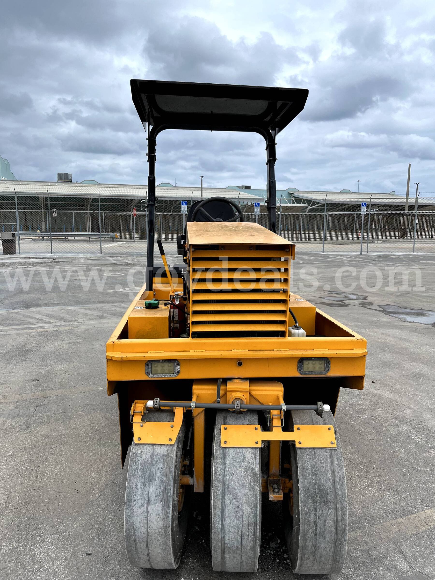 (2023) BASIC 700 Traffic Roller, Kubota Diesel, Seven Pneumatic Tires Basic 700 Government Surplus Auction - Photo #4