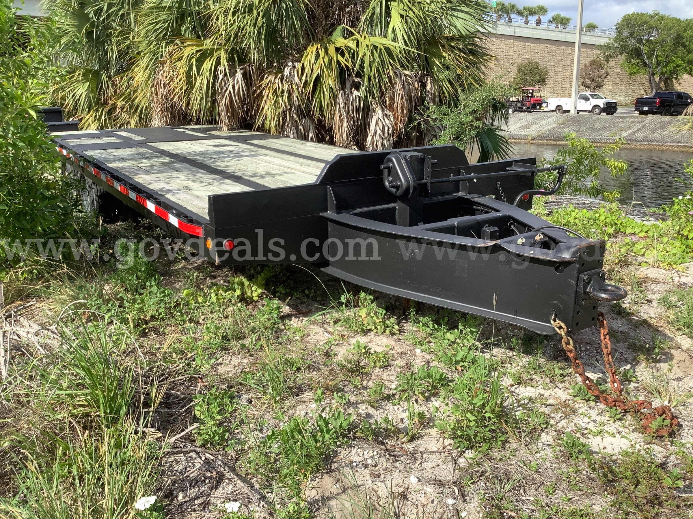 Winston Model AP22025AL 22.5 Ton Dual Tandem Trailer Winston Trailers AP22025AL Government Surplus Auction - Photo #3