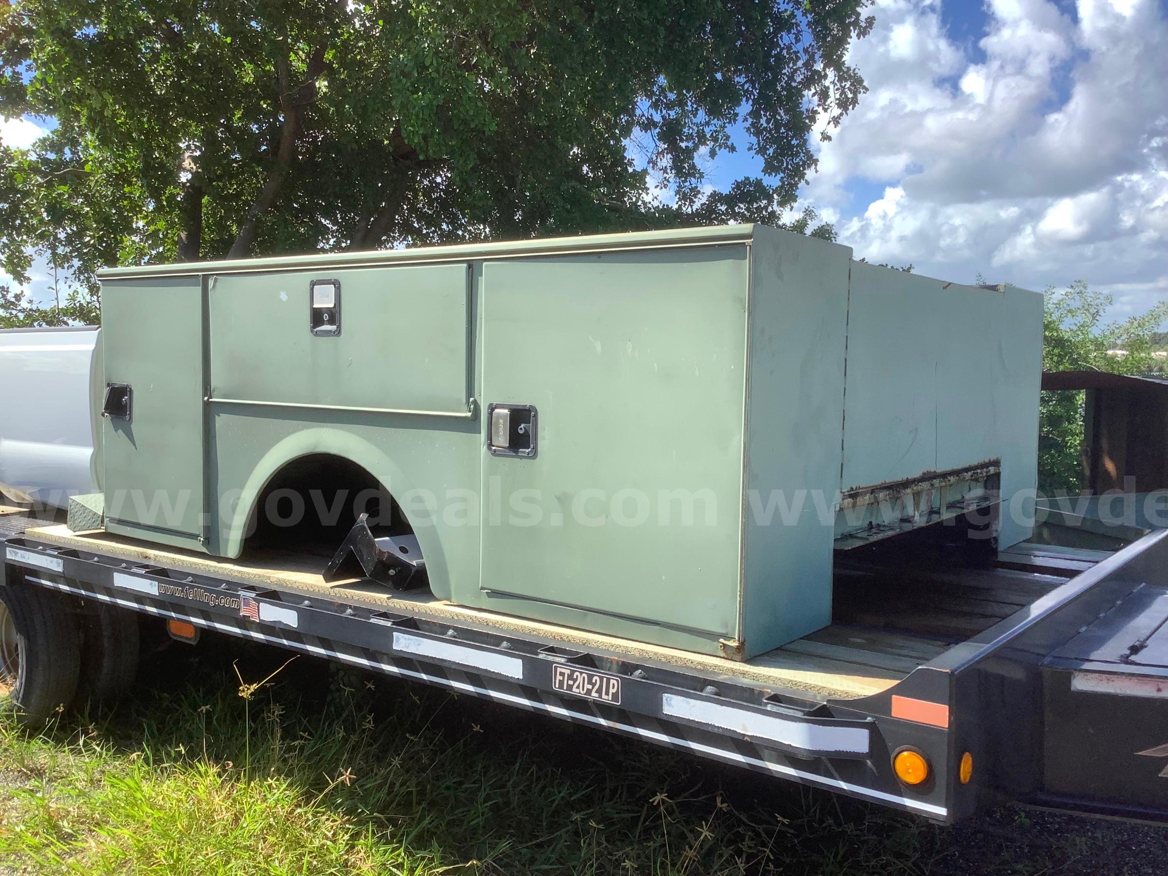 Reading Service Body & Ford 6’6” Bed with Liner READING & FORD  Government Surplus Auction - Photo #3