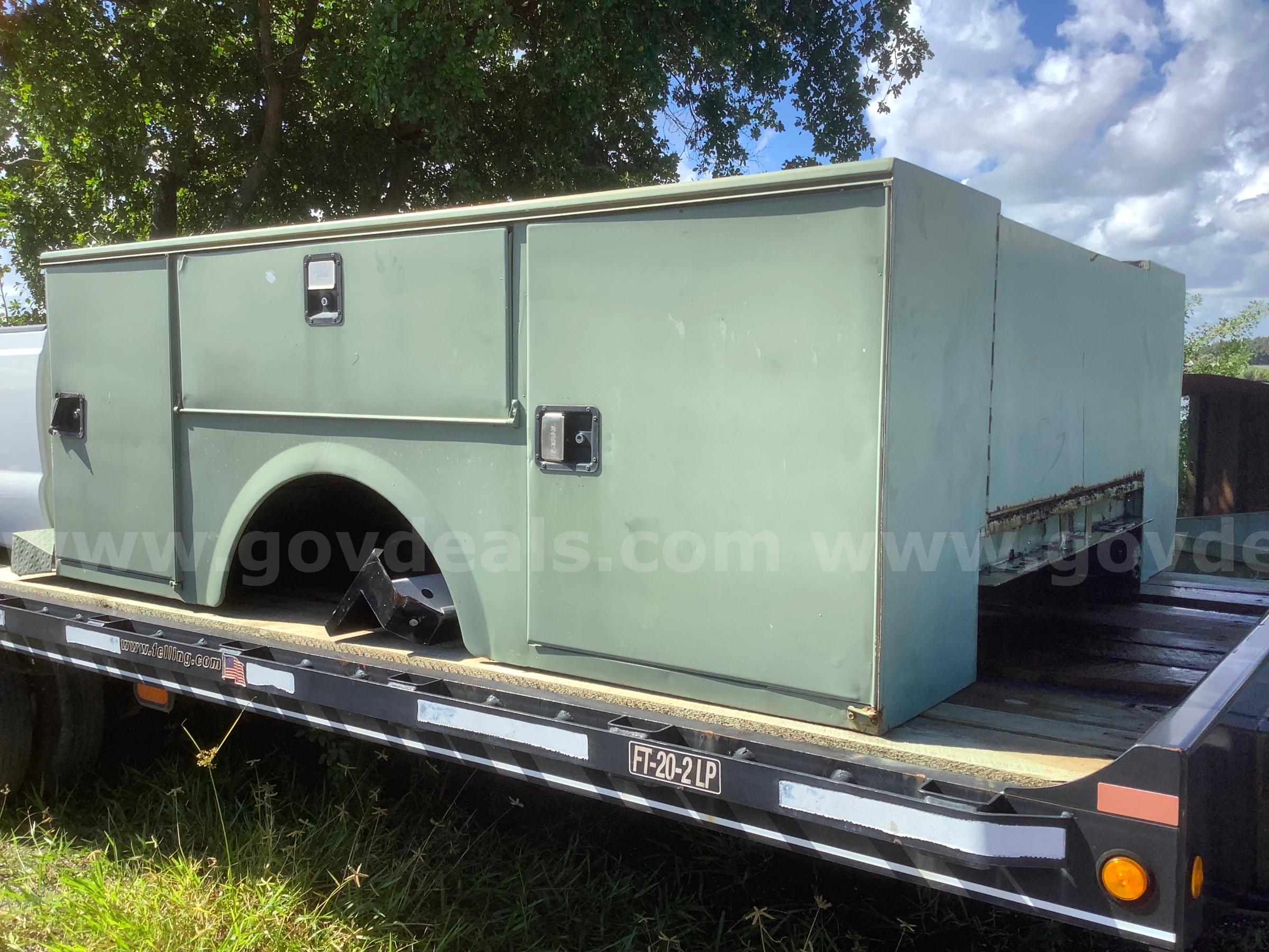 Reading Service Body & Ford 6’6” Bed with Liner READING & FORD  Government Surplus Auction - Photo #4