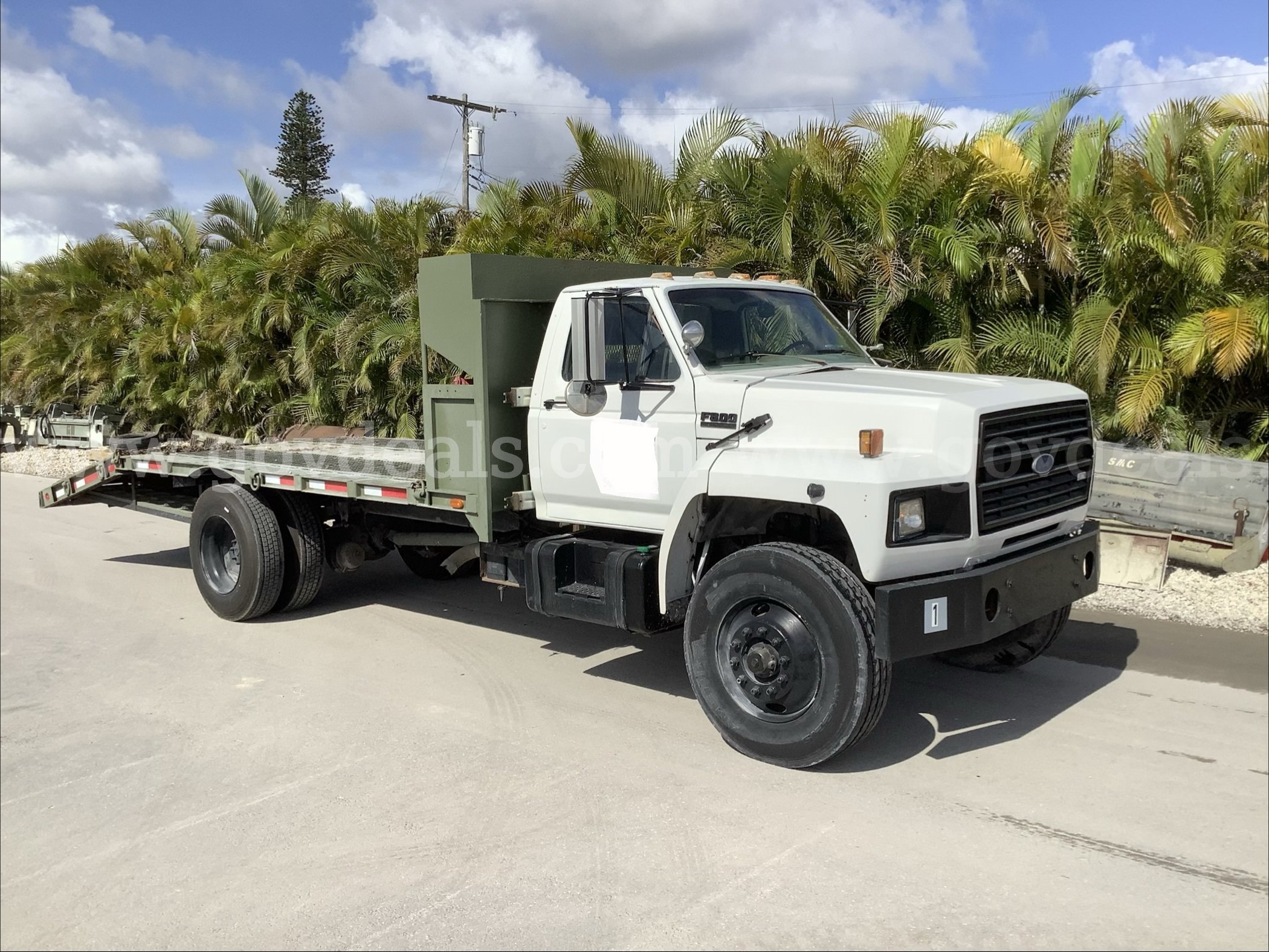 1989 FORD F800F RAMP TRUCK 7.8L TURBO DIESEL CONVENTIONAL CAB Ford F800F Government Surplus Auction - Photo #2