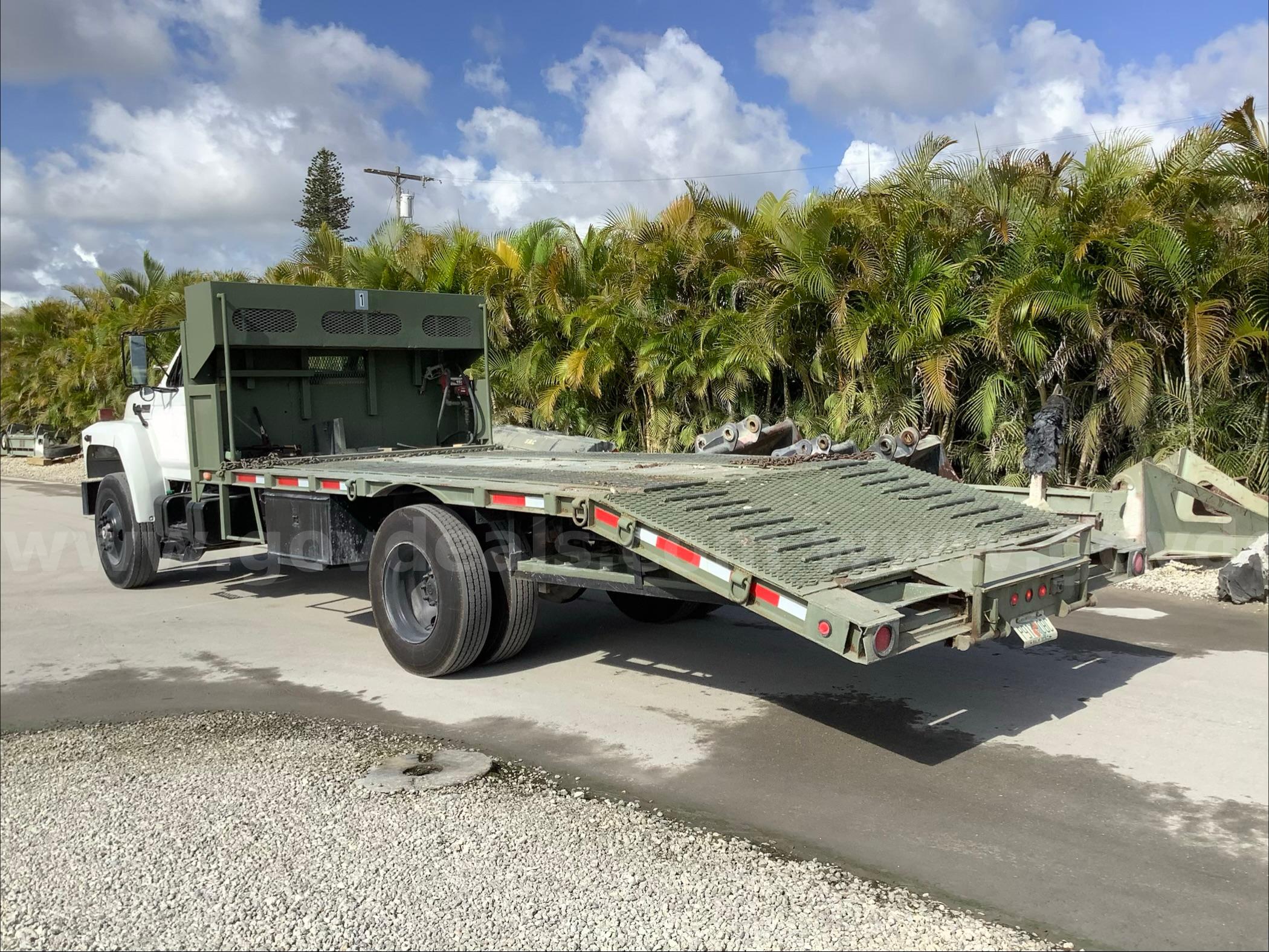 1989 FORD F800F RAMP TRUCK 7.8L TURBO DIESEL CONVENTIONAL CAB Ford F800F Government Surplus Auction - Photo #3