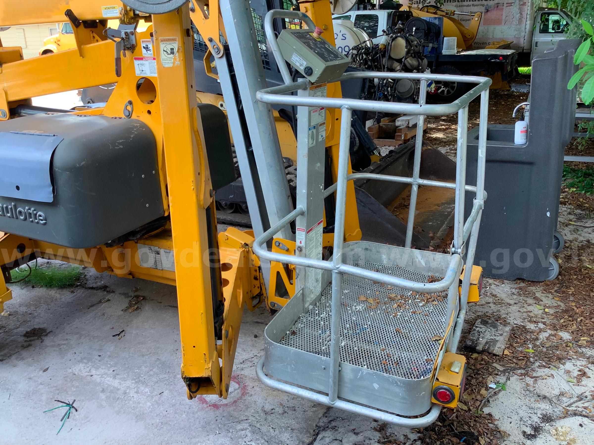 HAULOTTE 5533A Towable Articulated Boom Lift, 61’3” Working Height, Haulotte 5533A Government Surplus Auction - Photo #3