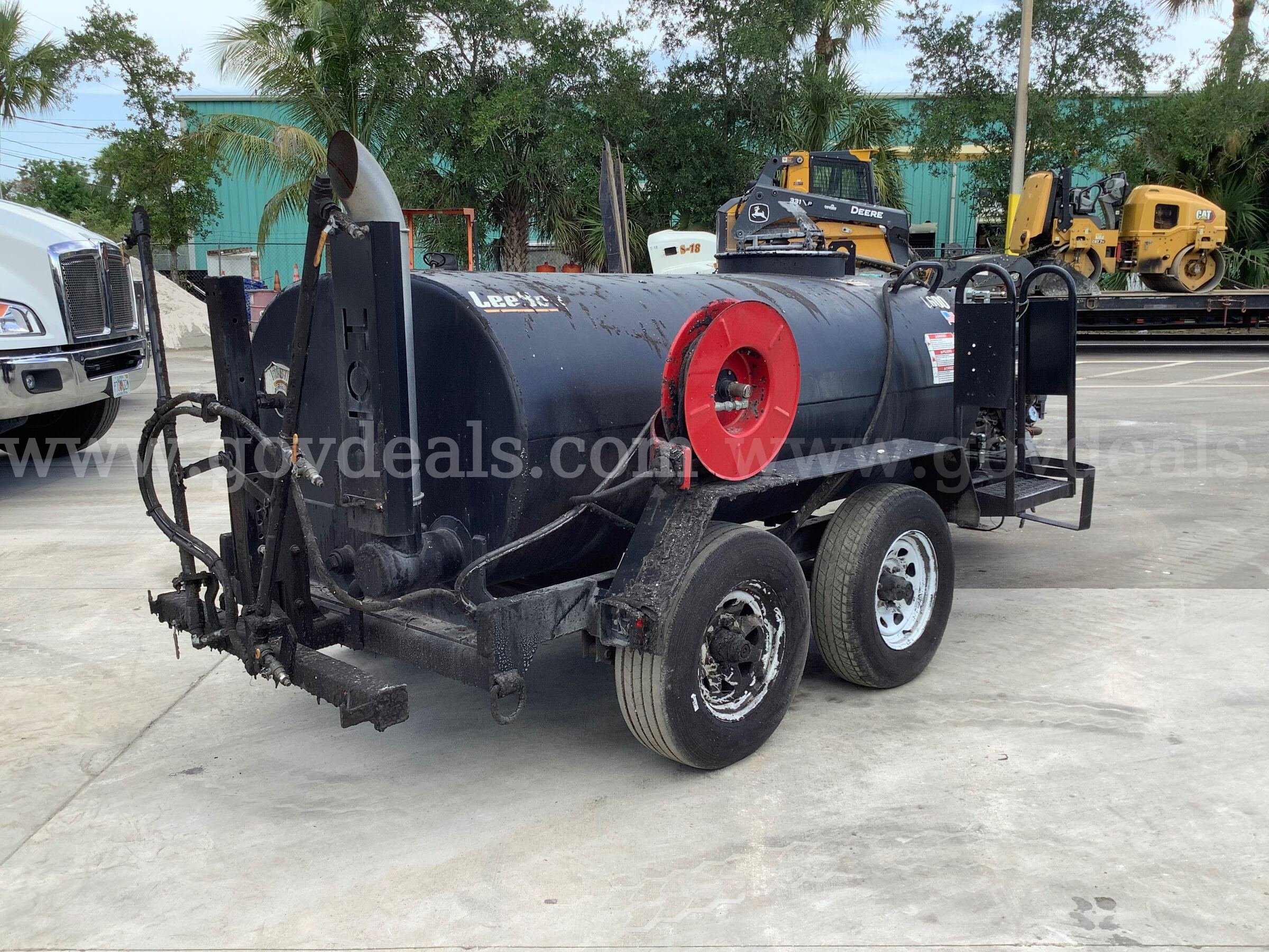 LeeBoy L600T TACH Distributor Trailer Mounted 600-gallon Tank, 4.8 hp Honda gas eng. 300k BTU LeeBoy L600T Government Surplus Auction - Photo #3