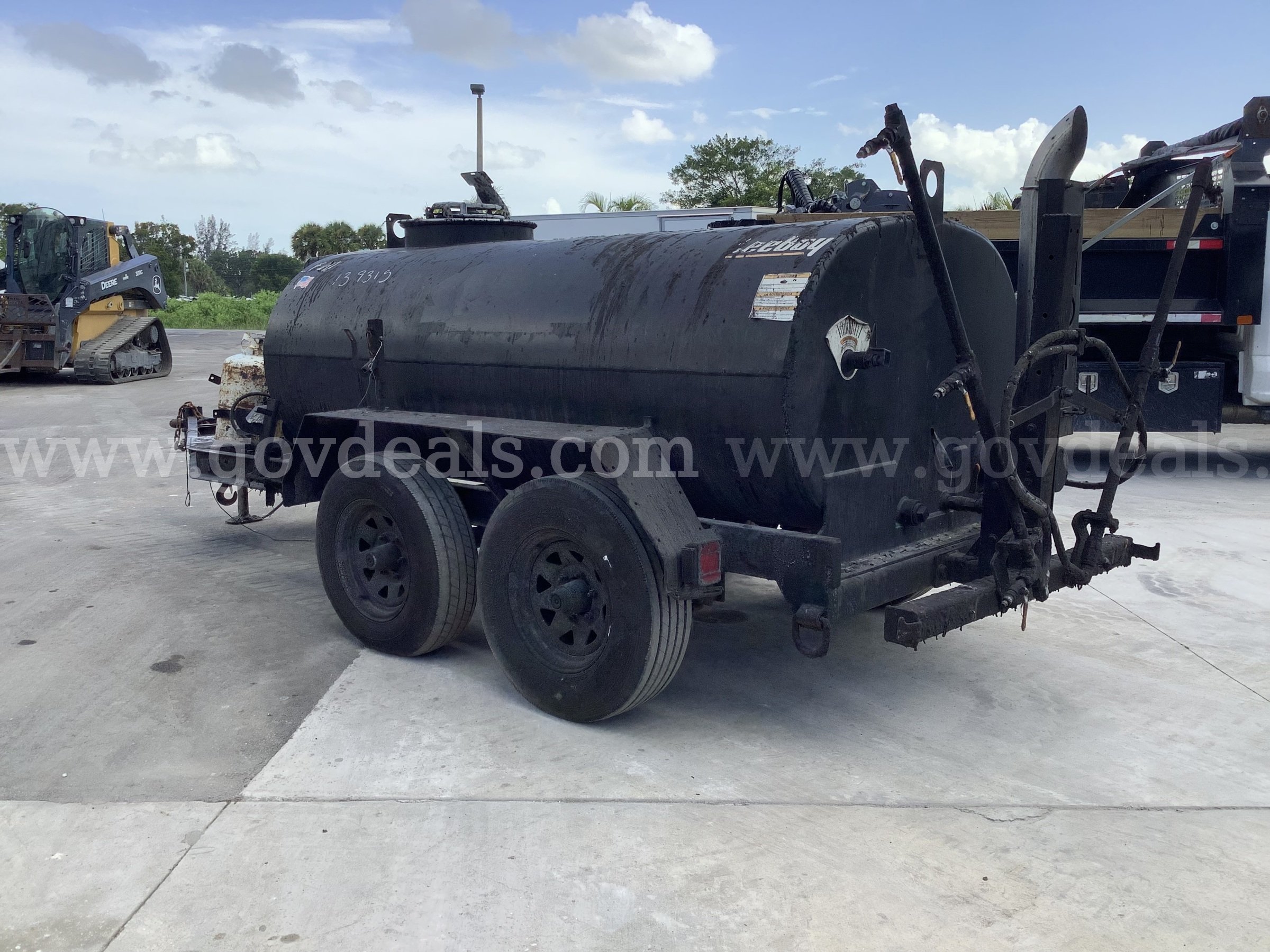 LeeBoy L600T TACH Distributor Trailer Mounted 600-gallon Tank, 4.8 hp Honda gas eng. 300k BTU LeeBoy L600T Government Surplus Auction - Photo #4
