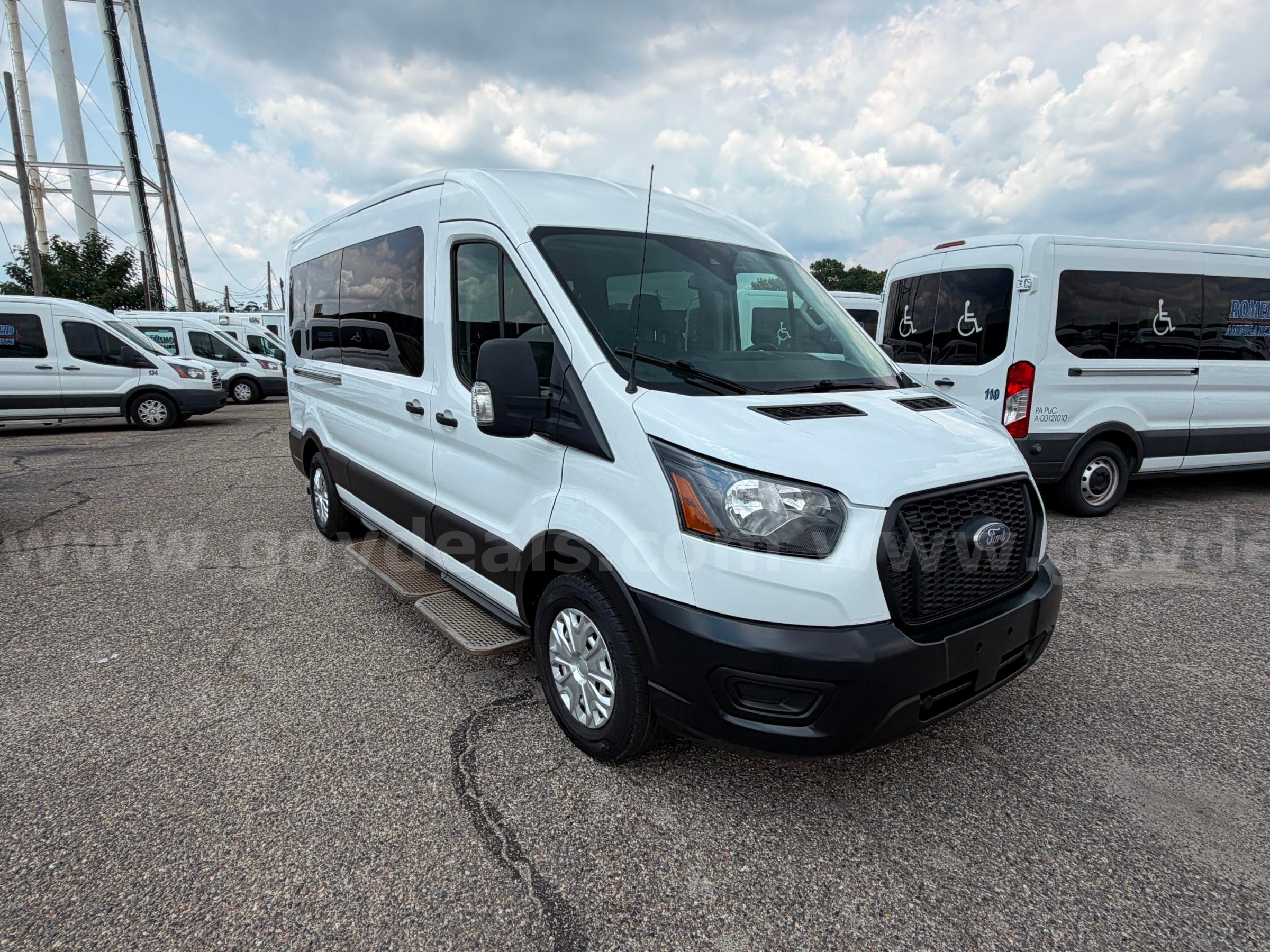 2022 Ford Transit 350 Wagon Med. Roof XLT w/Sliding Pass. 148-in. WB Ford Transit Government Surplus Auction - Photo #3